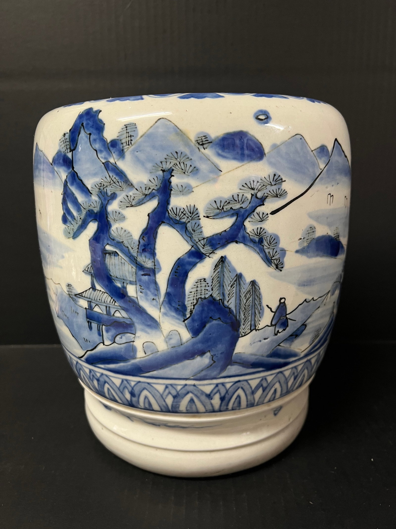 Japanese Art Porcelain Blue and White Planter: Japanese Art Porcelain Blue and White Planter . The dimension is 10 inches high x 9 inches wide. Please be aware that some of the items are vintage, secondhand, old ages, antiques and may have a defec