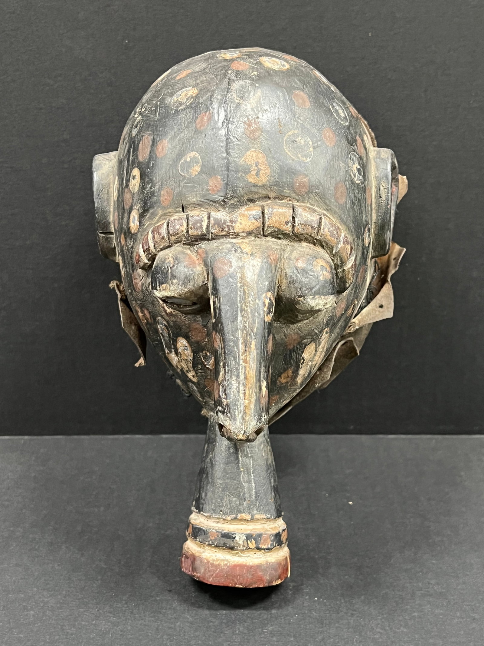 Senufo Mask: African Tribal Art Senufo Mask. The dimension is 11 inches high x 7 inches wide. Please be aware that some of the items are vintage, secondhand, old ages, antiques and may have a defects or sign of ag