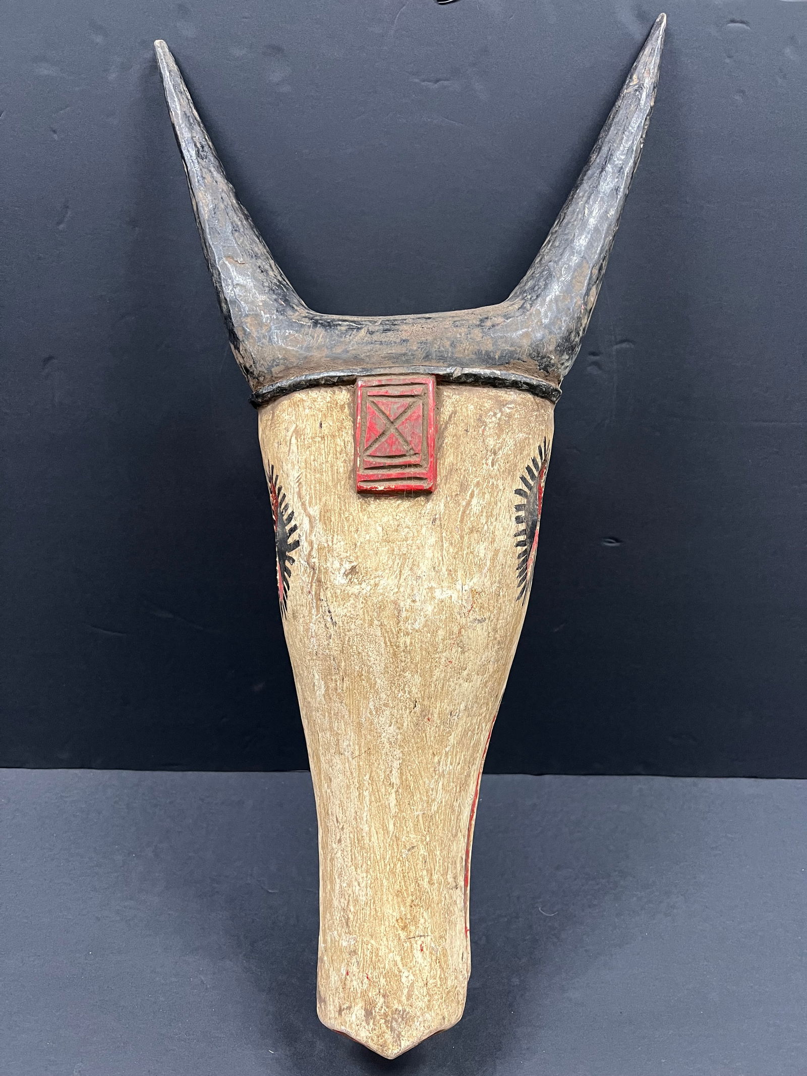 Bozo Antelope Mask: African Tribal Art Bozo Antelope Mask. The dimension is 25 inches high x 13.5 inches wide. Please be aware that some of the items are vintage, secondhand, old ages, antiques and may have a defects or