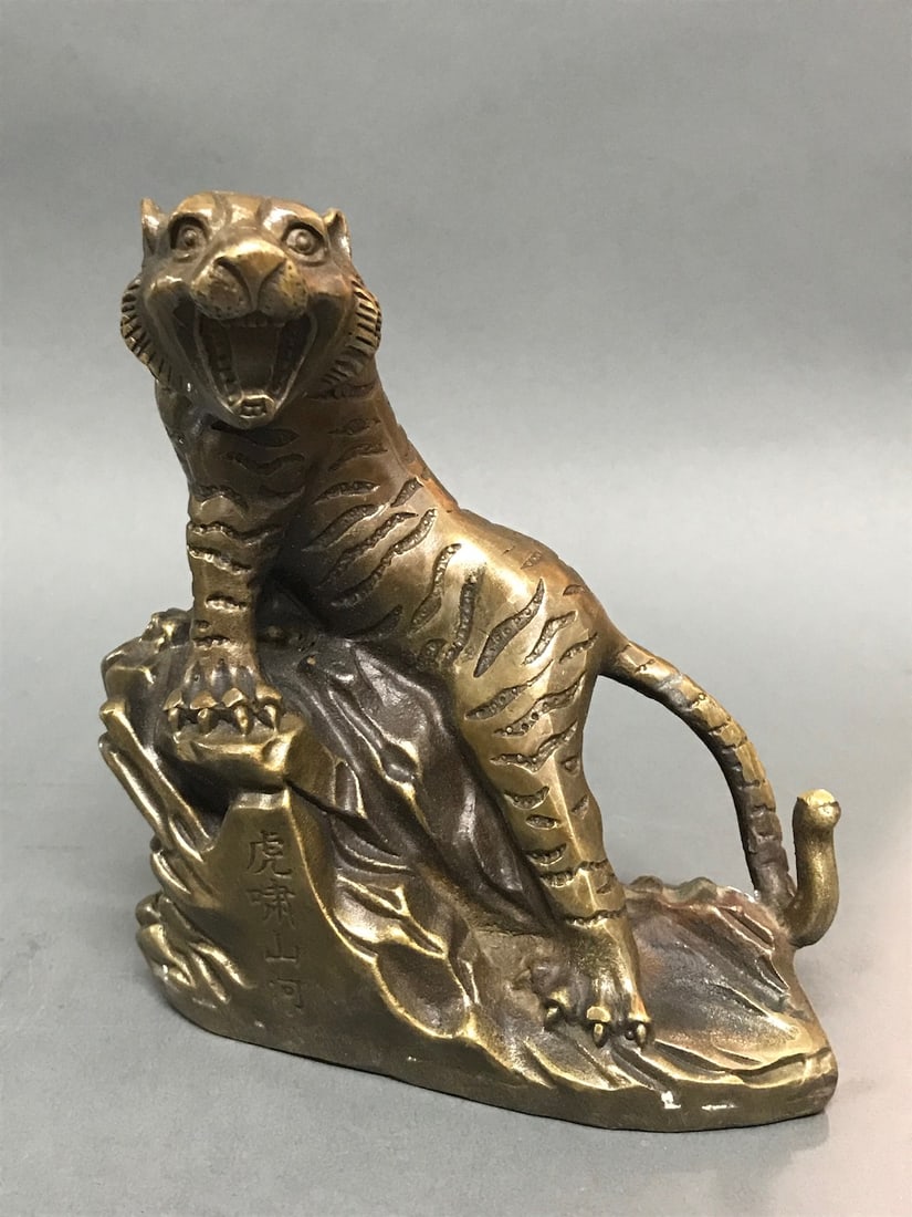 Vintage Bronze Tiger Sculpture: Chinese Art Vintage Bronze Tiger Sculpture. The dimension is 6 inches high x 5 inches wide. Please be aware that some of the items are vintage, secondhand, old ages, antiques and may have a defects or
