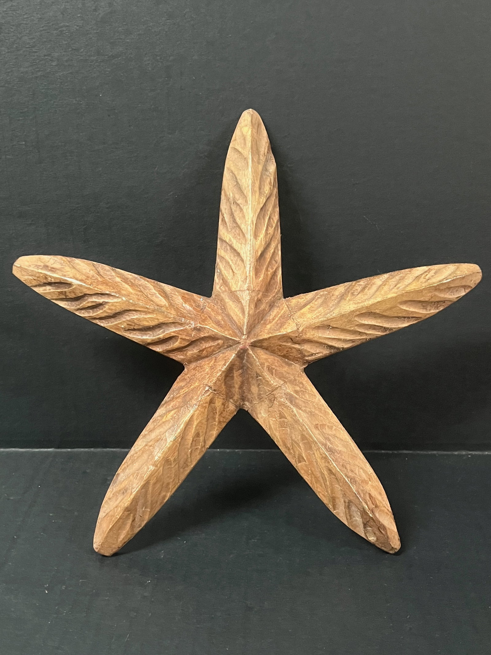 Carved Wood Starfish Sculpture: Folk Art Carved Wood Starfish Sculpture. The dimension is 10.5 inches high x 10.5 inches wide. Please be aware that some of the items are vintage, secondhand, old ages, antiques and may have a defects