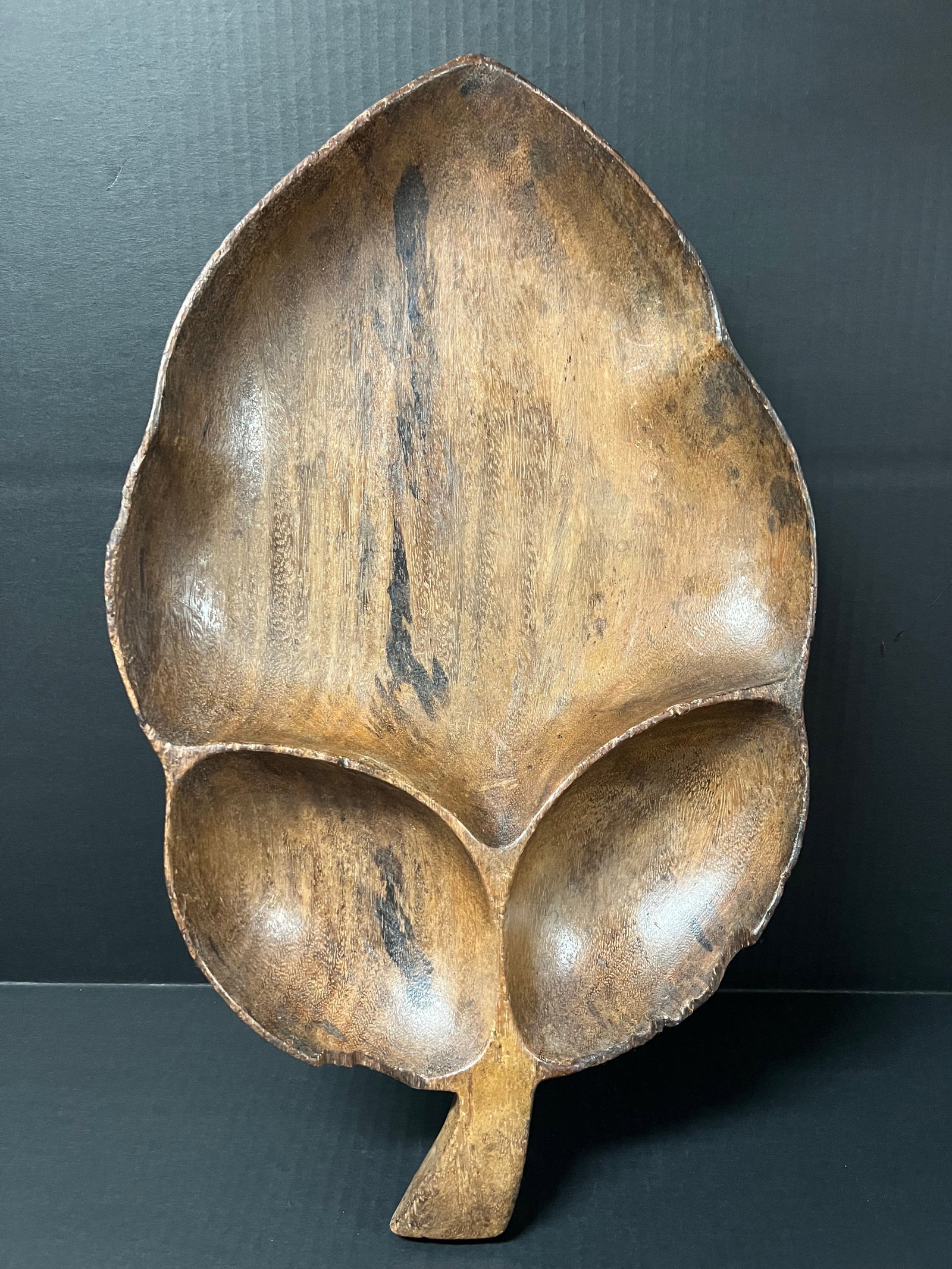 Vintage Carved Wood Tray Sculpture: Vintage Carved Wood Tray Sculpture. The dimension is 12.25 inches high x 20.5 inches wide. Please be aware that some of the items are vintage, secondhand, old ages, antiques and may have a defects or