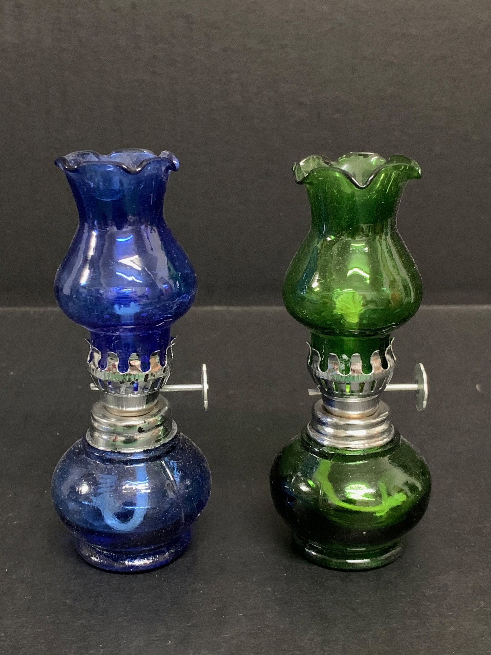 Pair of Small Glass Table Oil Lamp: Pair of Small Glass Table Oil Lamp . The dimension is 4.25 inches high x 1.75 inches wide. Please be aware that some of the items are vintage, secondhand, old ages, antiques and may have a defects or