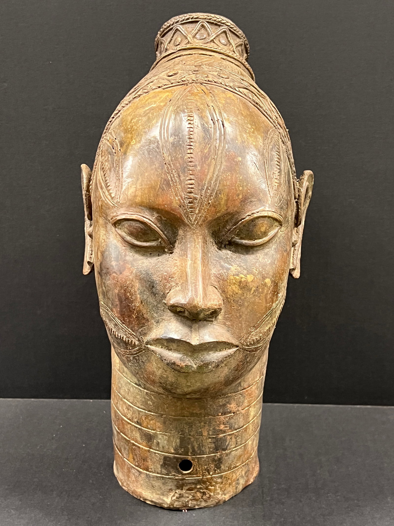 Large Benin Bronze Oba Head Sculpture: African Tribal Art Large Benin Bronze Oba Head Sculpture. The dimension is 16 inches high x 10 inches wide. Please be aware that some of the items are vintage, secondhand, old ages, antiques and may