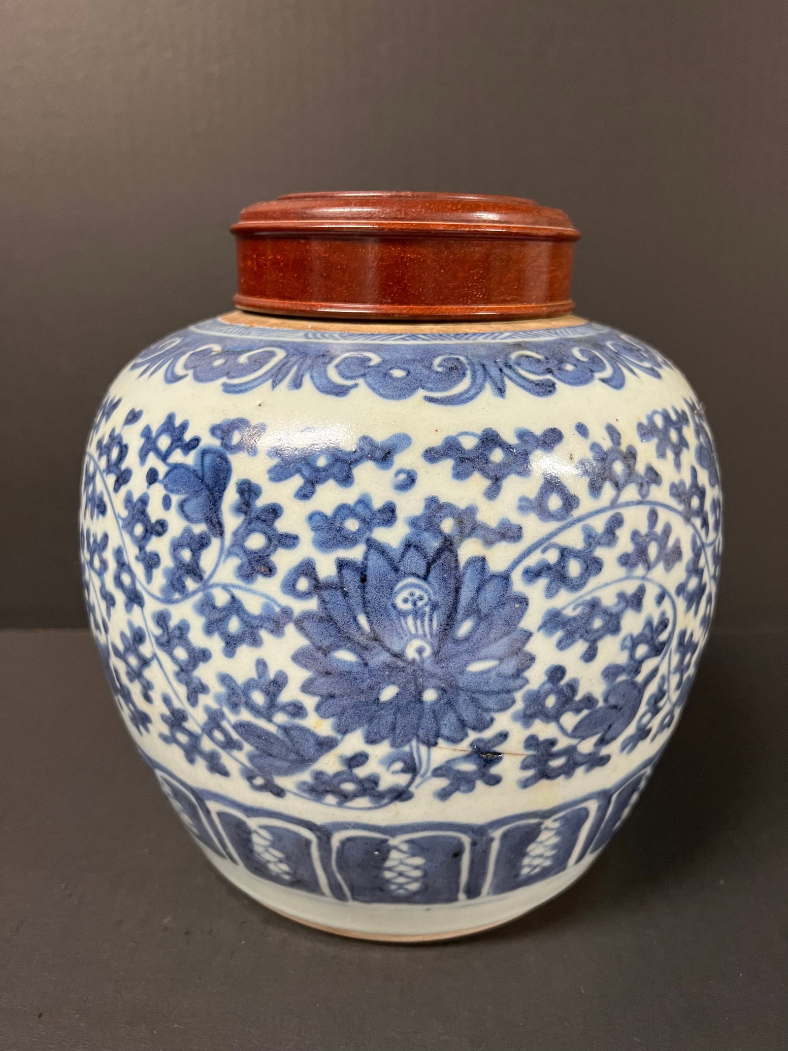 Antique Chinese Art Porcelain Blue and White Jar: Antique Chinese Art Porcelain Blue and White Jar with Wood Cover. The dimension is 9 inches high x 8 inches wide. Please be aware that some of the items are vintage, secondhand, old ages, antiques and