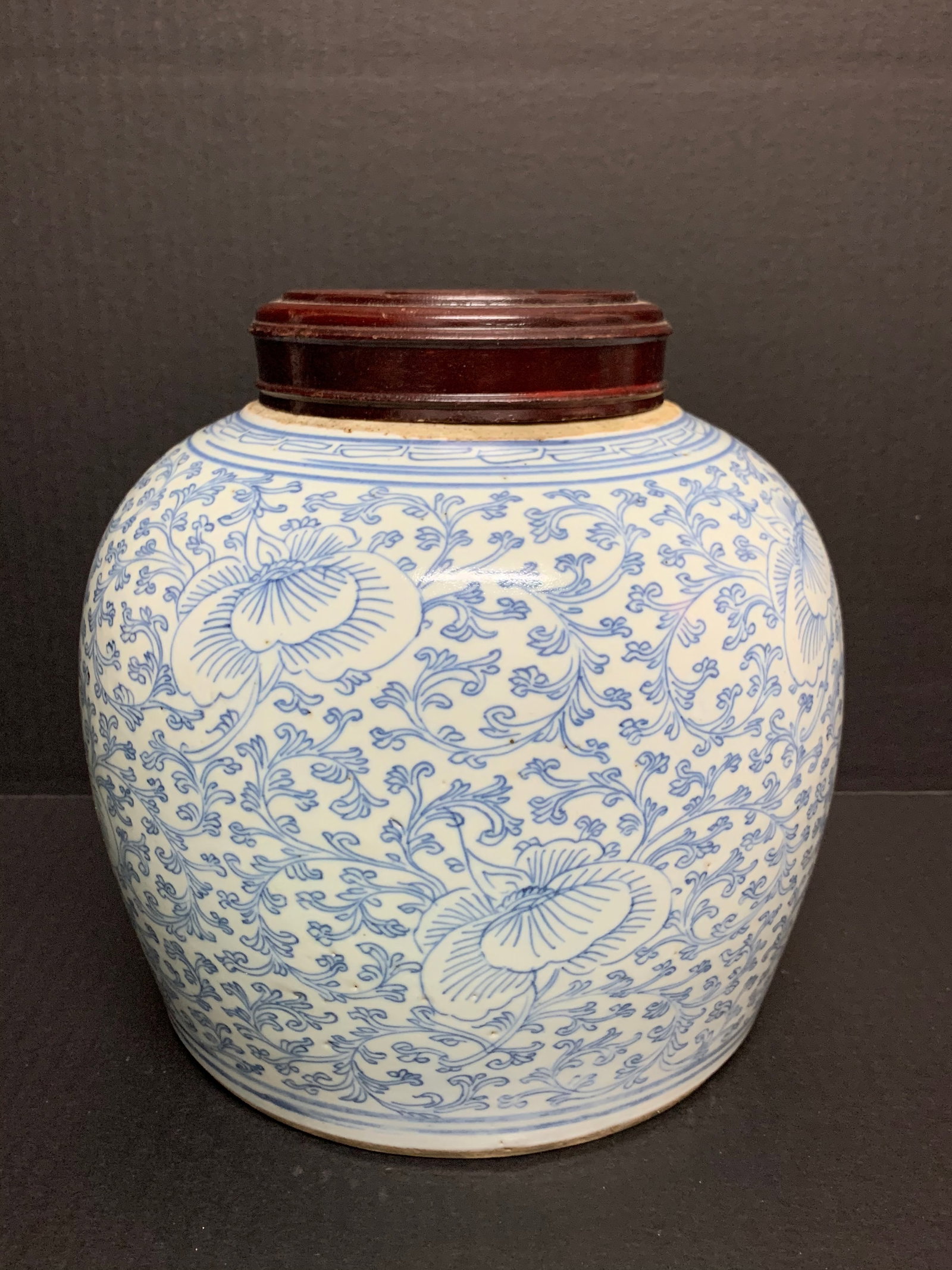 Chinese Art Porcelain Blue and White Jar (1 of 7)