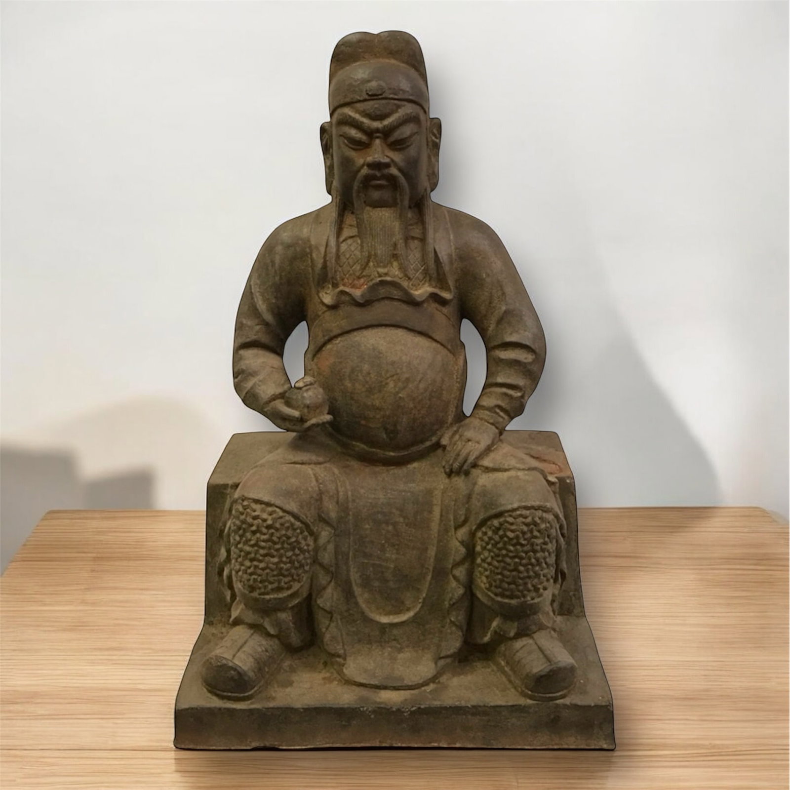 Chinese Cast Iron Seated Dignitary Sculpture: Chinese Art Cast Iron Seated Dignitary Sculpture Sculpture. The dimension is 22 inches high x 14 inches wide. Please be aware that some of the items are vintage, secondhand, old ages, antiques and may