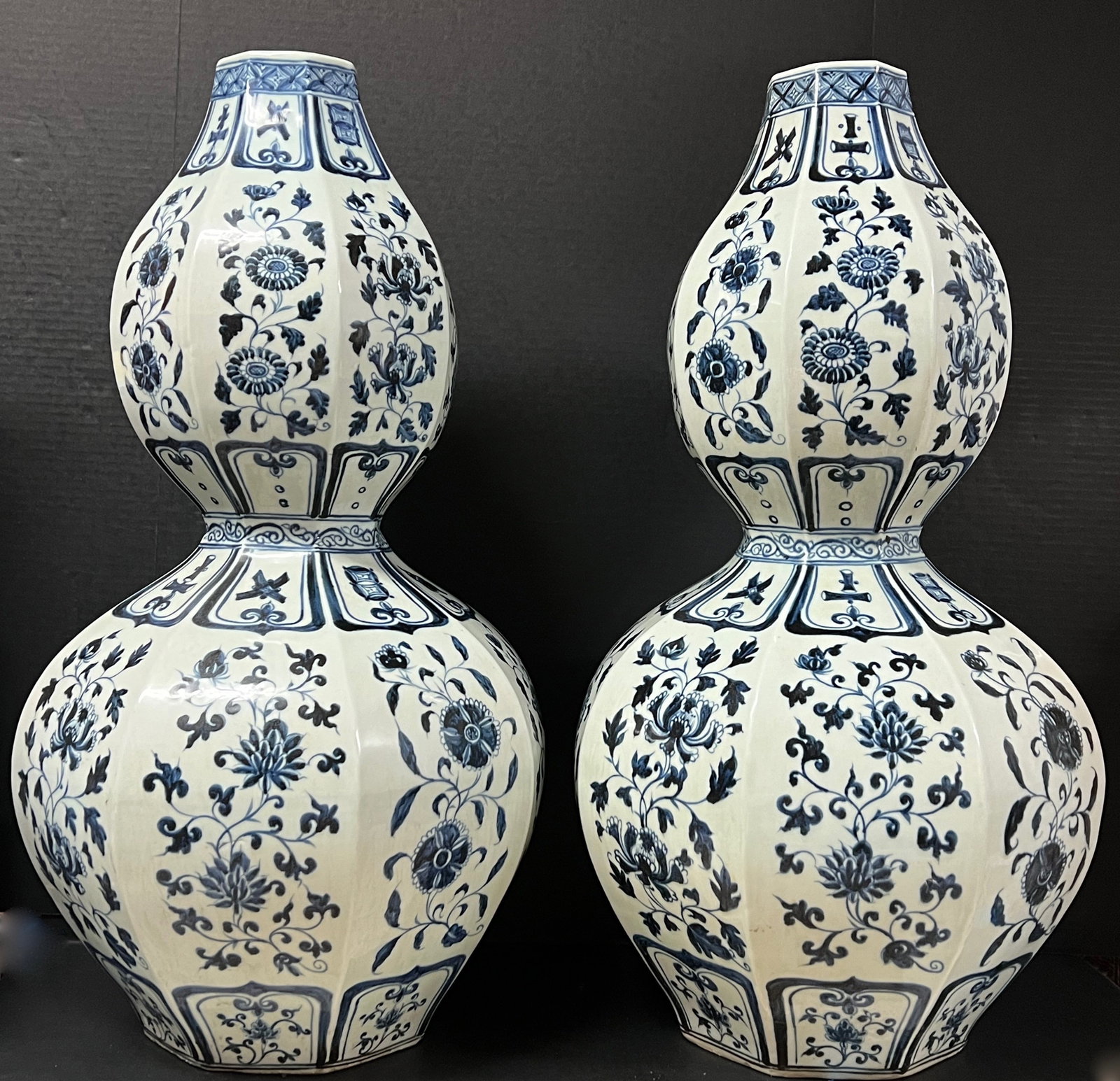 Pair of Very Large Chinese Art Blue and White Double Gourd Vase (1 of 12)