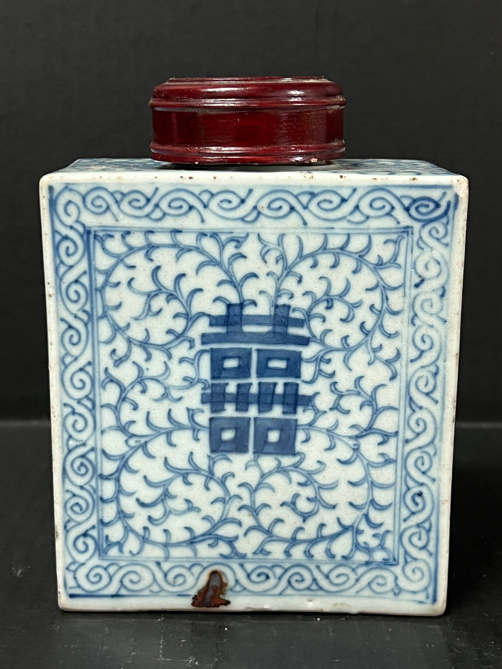 Chinese Art Blue and White Tea Caddy: Chinese Art Porcelain Blue and White Tea Caddy . The dimension is 6.5 inches high x 4.5 inches wide. Please be aware that some of the items are vintage, secondhand, old ages, antiques and may have a d