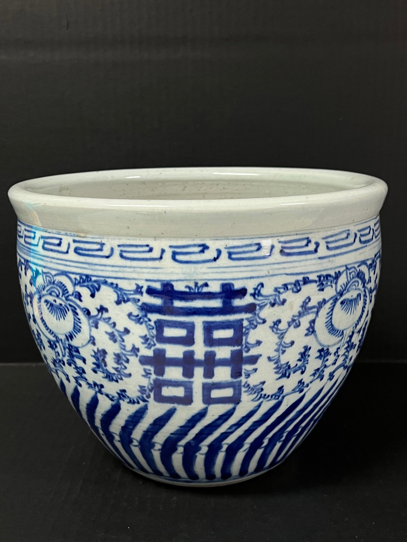 Chinese Porcelain Blue and White Planter (1 of 7)