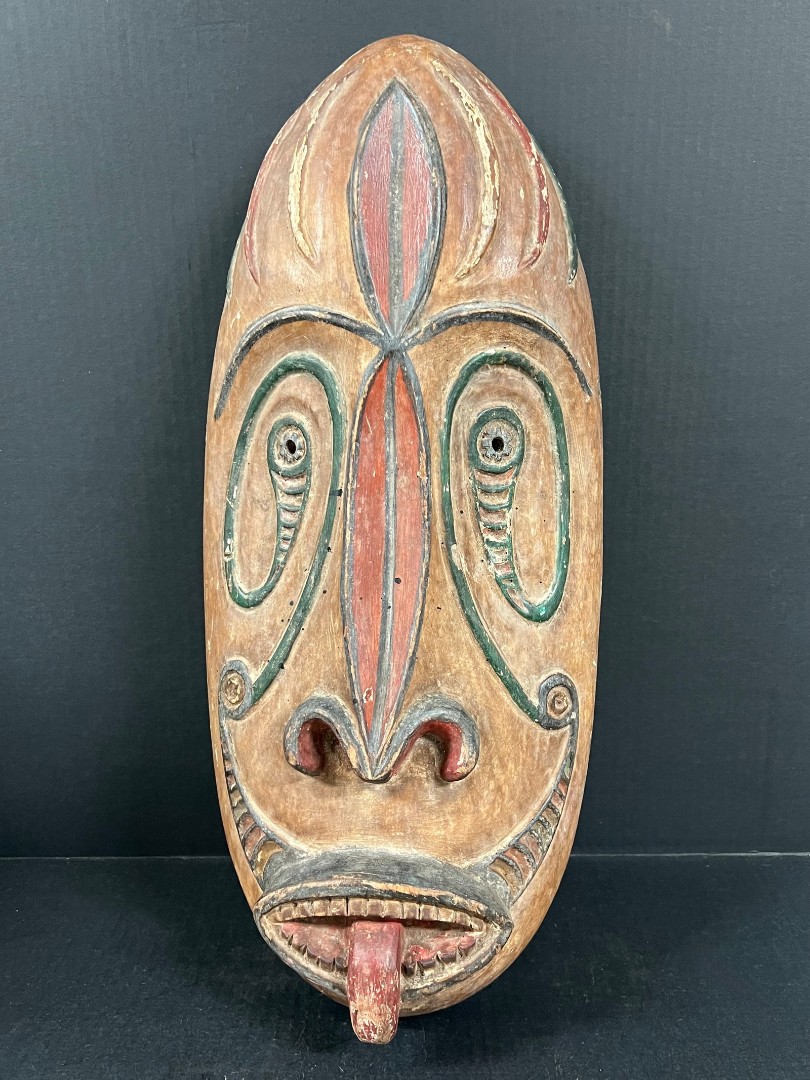 Papua New Guinea Mask: African Tribal Art Papua New Guinea Mask. The dimension is 22.5 inches high x 9 inches wide. Please be aware that some of the items are vintage, secondhand, old ages, antiques and may have a defects