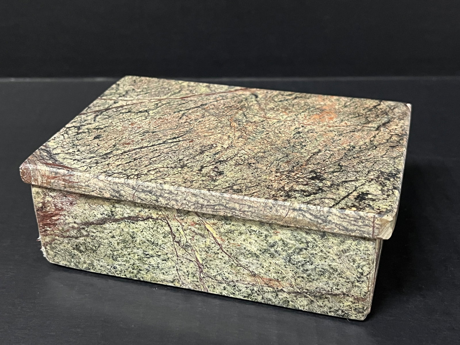 Carved Marble Jewelry Box: Vintage Carved Marble Jewelry Box. The dimension is 2 inches high x 6 inches wide. Please be aware that some of the items are vintage, secondhand, old ages, antiques and may have a defects or sign of 