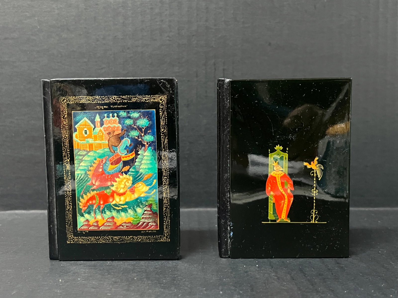 Vintage Russian Art Lacquered Wood Address Book: Vintage Russian Art Lacquered Wood Address Book. The dimension is 4 inches high x 3 inches wide. Please be aware that some of the items are vintage, secondhand, old ages, antiques and may have a
