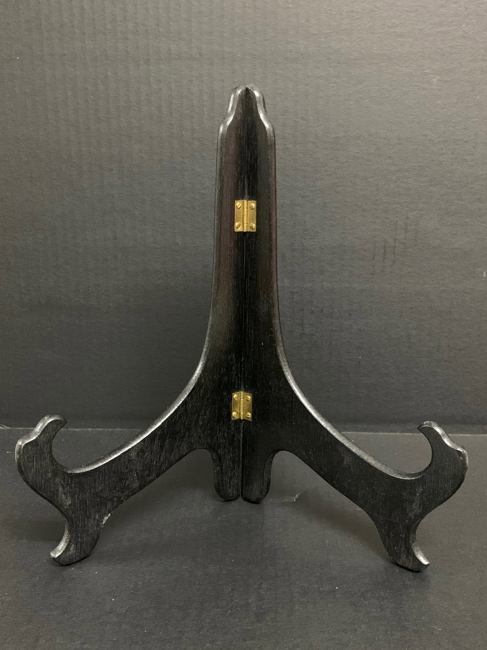 Chinese Art Carved Wood Plate Display Stand: Chinese Art carved Wood Plate Display Stand. The dimension is 11 inches high x 10 inches wide. Please be aware that some of the items are vintage, secondhand, old ages, antiques and may have a