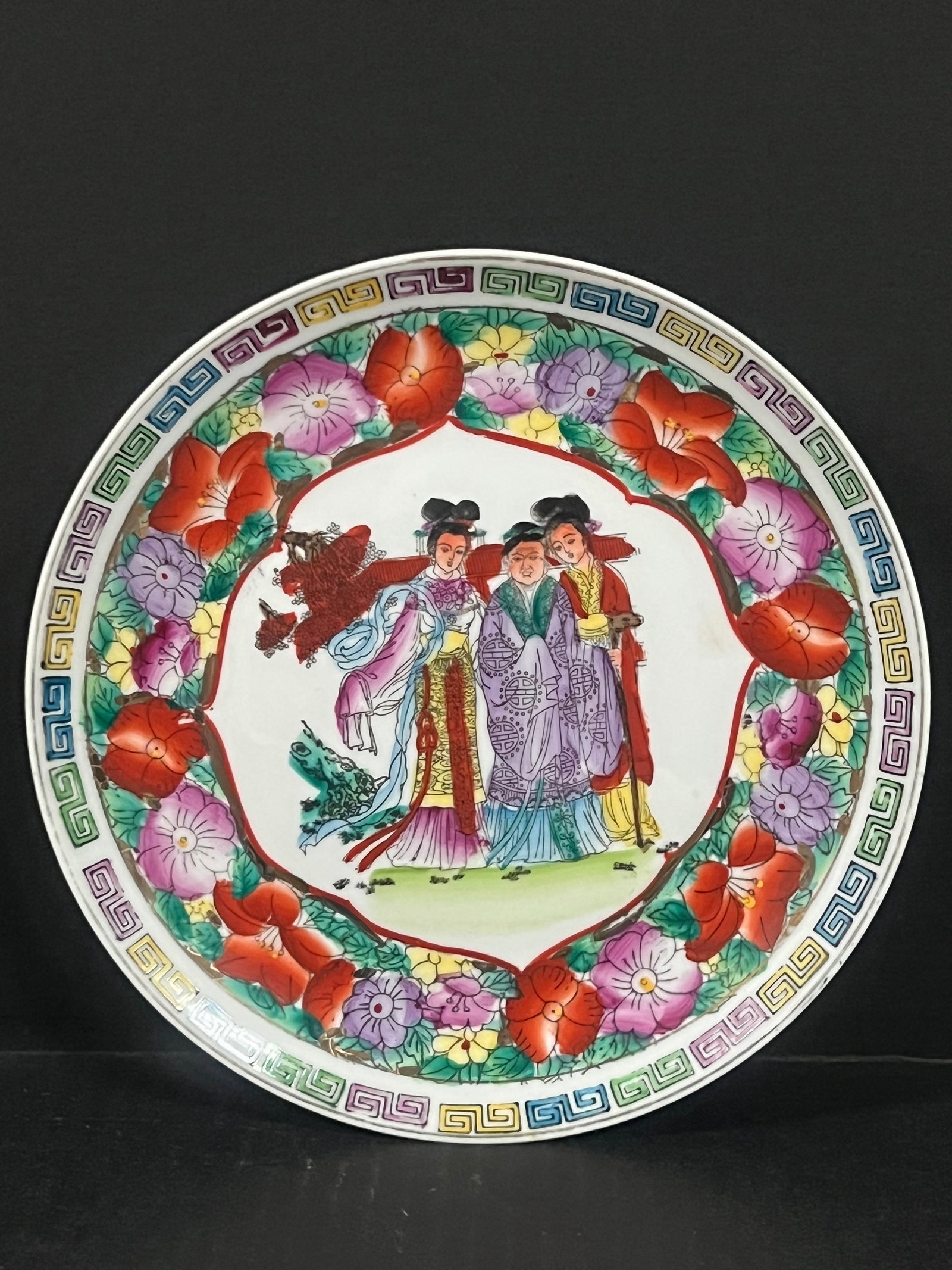Chinese Art Porcelain Famille Rose Plate: Chinese Art Porcelain Famille Rose Plate. The dimension is 8.5 inches high x 8.5 inches wide. Please be aware that some of the items are vintage, secondhand, old ages, antiques and may have a defects 