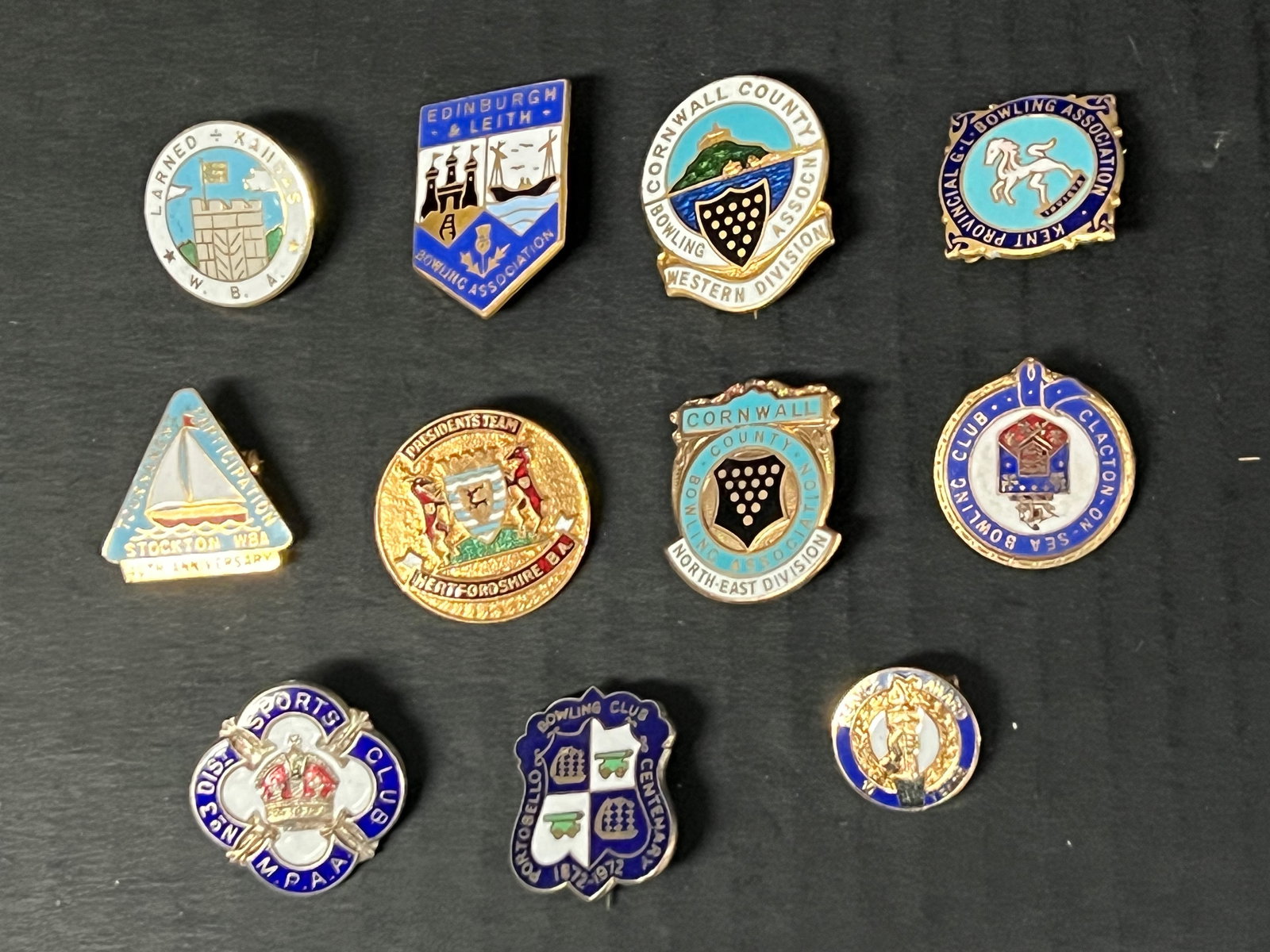 Assorted Collection of Vintage Enamel Pins and Badges Lot of 11: Assorted Collection of Vintage Enamel Pins and Badges Lot of 11. The dimension is 1 inches high x 1.5 inches wide. Please be aware that some of the items are vintage, secondhand, old ages, antiques