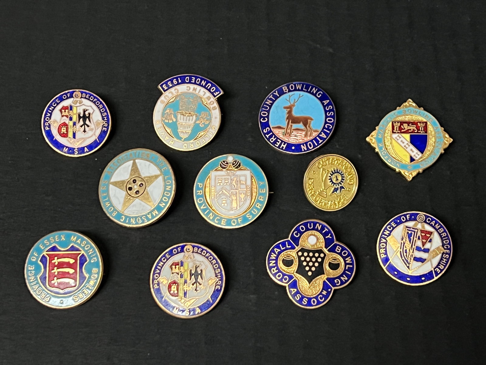 Assorted Collection Bowling and Masonic Vintage Enamel Pins and Badges Lot of 11: Assorted Collection of Bowling and Masonic Vintage Enamel Pins and Badges Lot of 11. The dimension is 1 inches high x 1.5 inches wide. Please be aware that some of the items are vintage, secondhand,