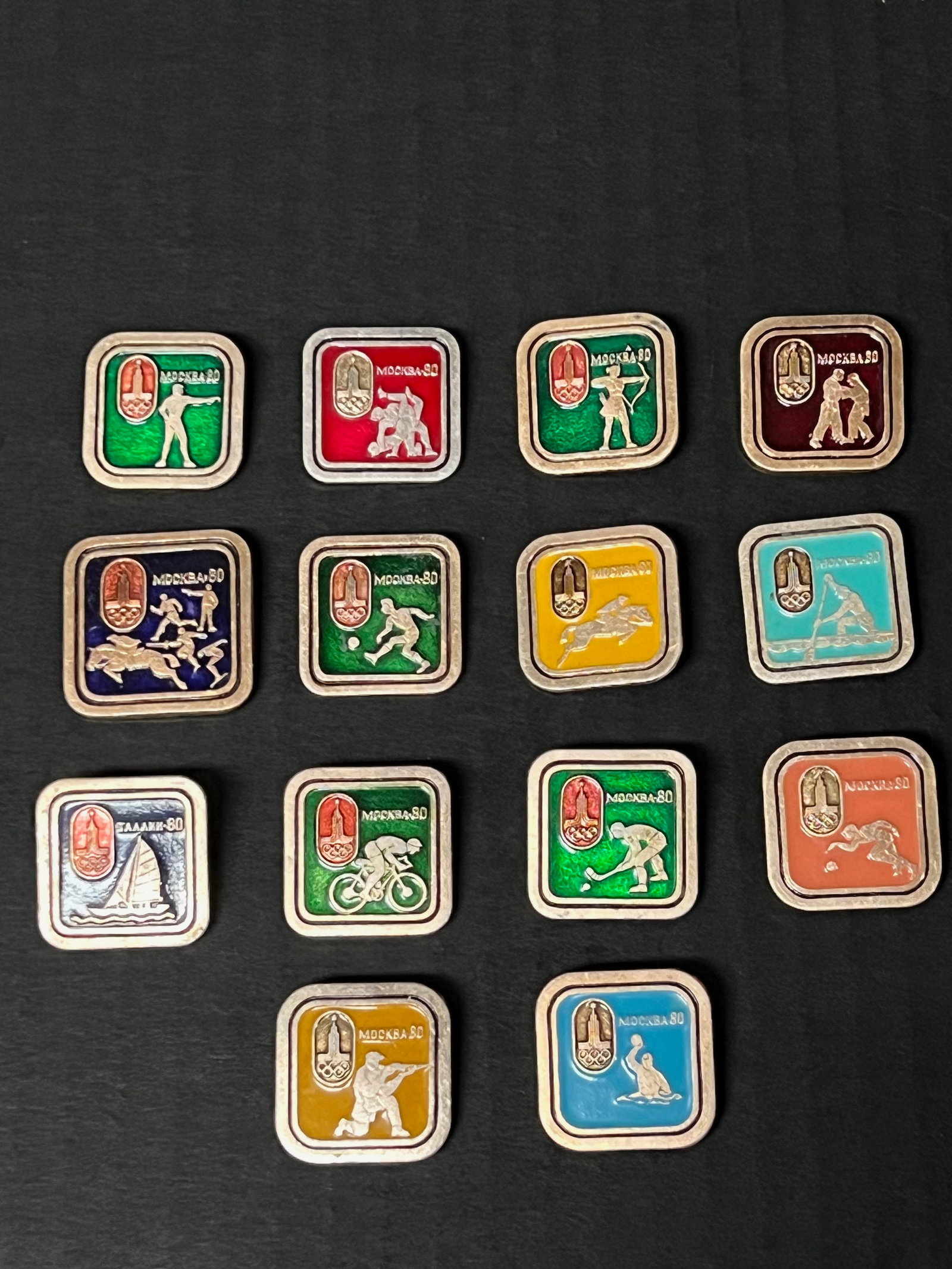 Assorted Collection 1980 Moscow Olympics Vintage Enamel Pins and Badges Lot of 14: Assorted Collection of 1980 Moscow Olympics Vintage Enamel Pins and Badges Lot of 14. The dimension is 1 inches high x 1.5 inches wide. Please be aware that some of the items are vintage, secondhand,