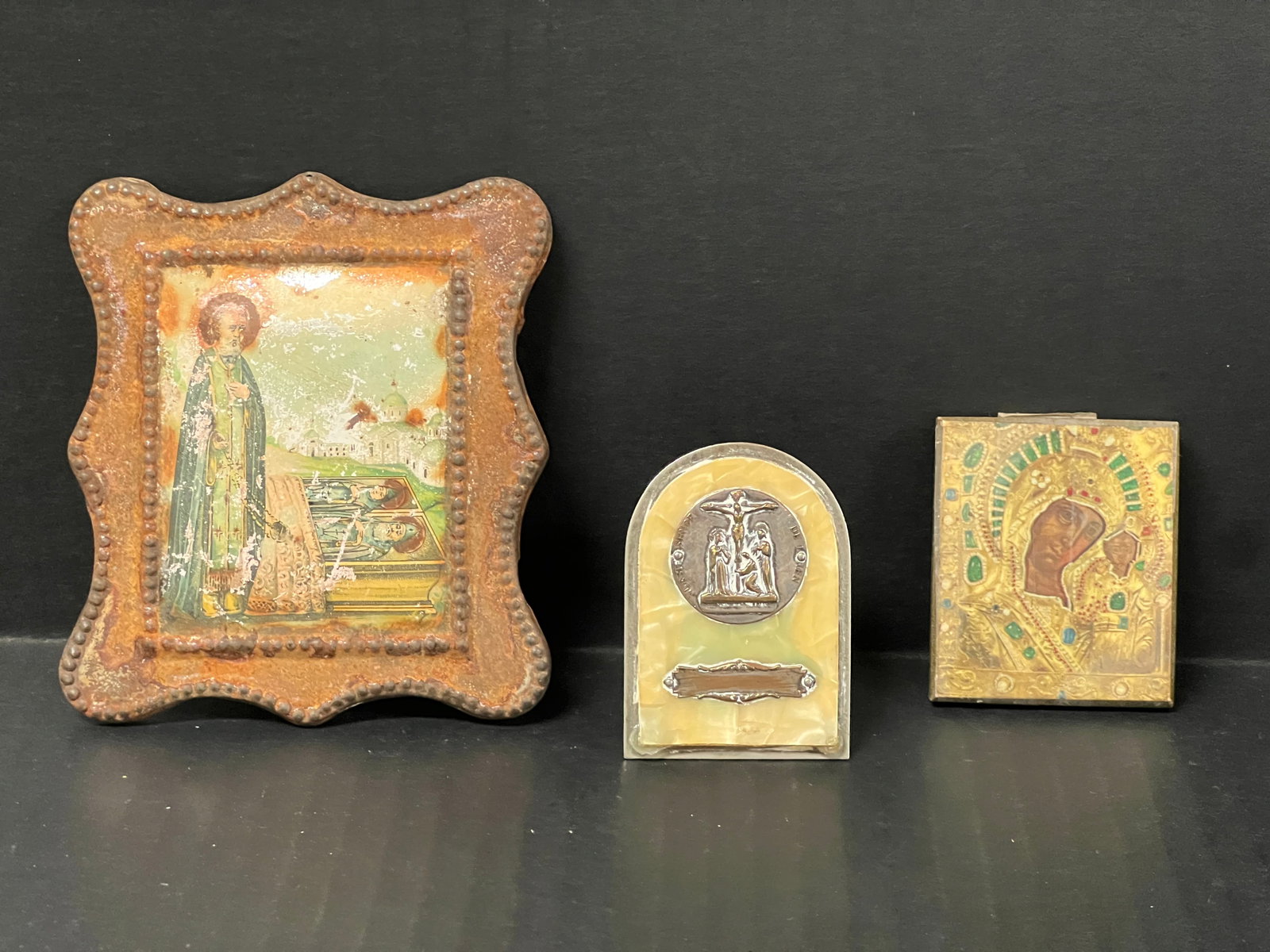Vintage Set of 3 Assorted Religious Traveling Icon: Vintage Set of 3 Assorted Religious Traveling Icon. The dimension is 4 inches high x 3 inches wide. Please be aware that some of the items are vintage, secondhand, old ages, antiques and may have a