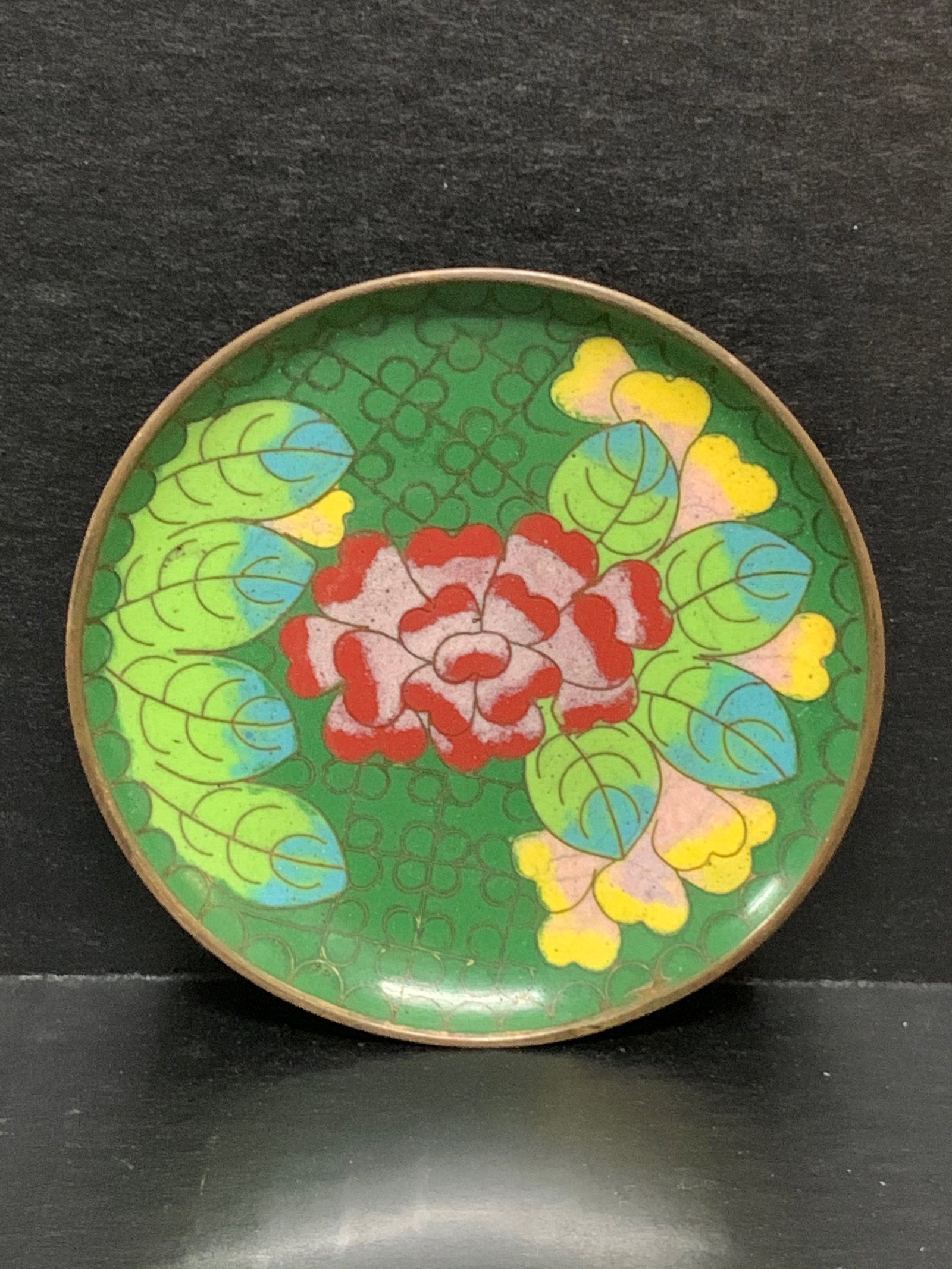 Vintage Chinese Art Cloisonne Enamel Saucer with Floral Design: Vintage Chinese Art Cloisonne Enamel Saucer with Floral Design. The dimension is 3.5 inches high x 3.5 inches wide. Please be aware that some of the items are vintage, secondhand, old ages, antiques