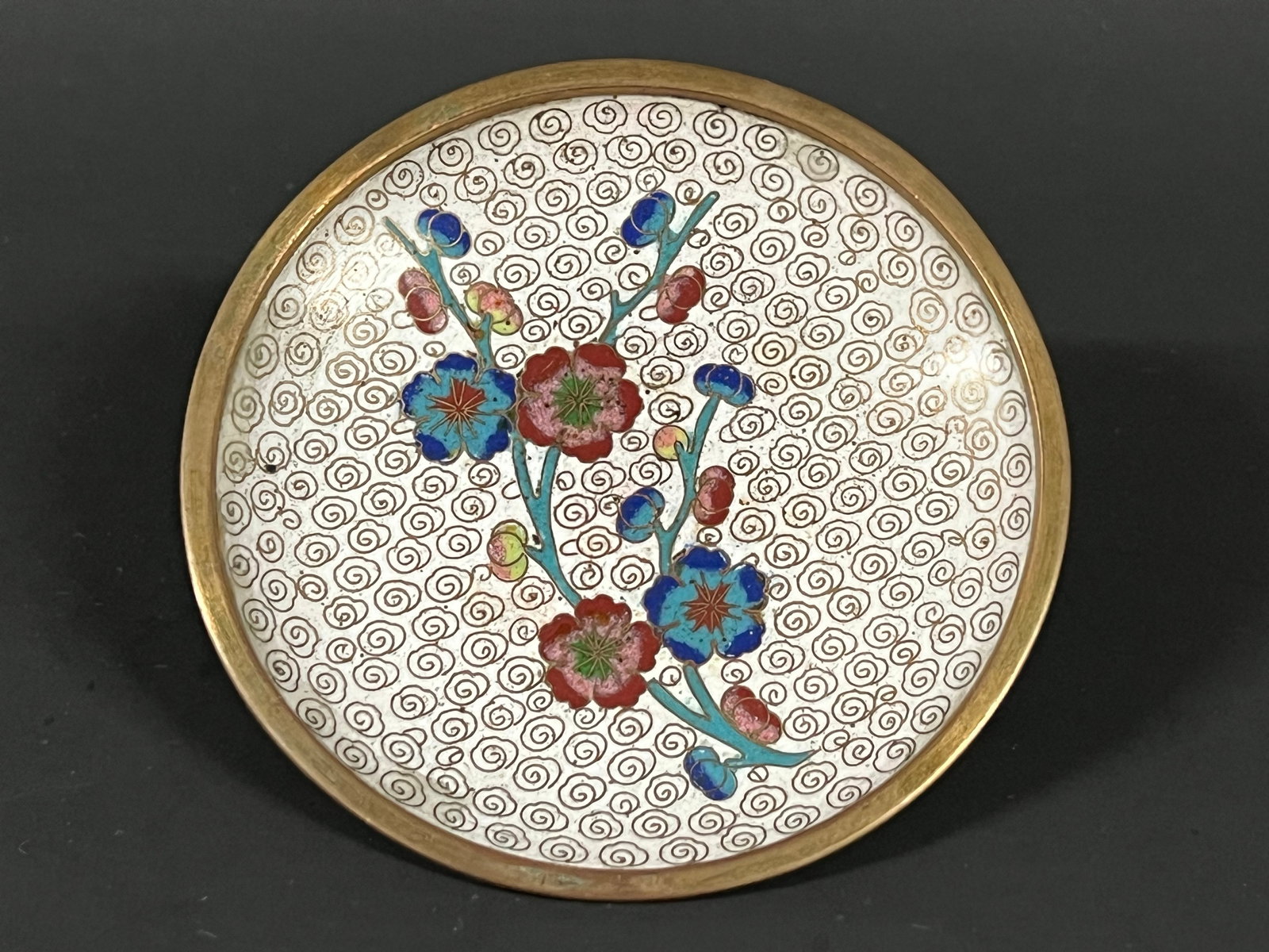 Vintage Chinese Art Cloisonne Enamel Saucer with Floral Design: Vintage Chinese Art Cloisonne Enamel Saucer with Floral Design. The dimension is 3.5 inches high x 3.5 inches wide. Please be aware that some of the items are vintage, secondhand, old ages, antiques