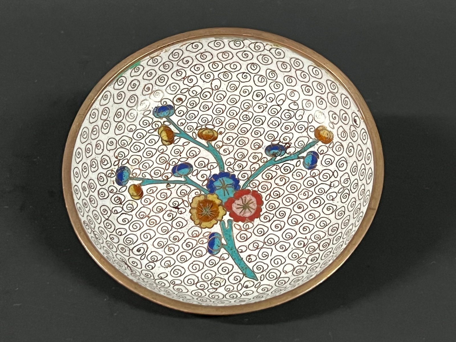 Vintage Chinese Art Cloisonne Enamel Saucer with Floral Design: Vintage Chinese Art Cloisonne Enamel Saucer with Floral Design. The dimension is 3.5 inches high x 3.5 inches wide. Please be aware that some of the items are vintage, secondhand, old ages, antiques