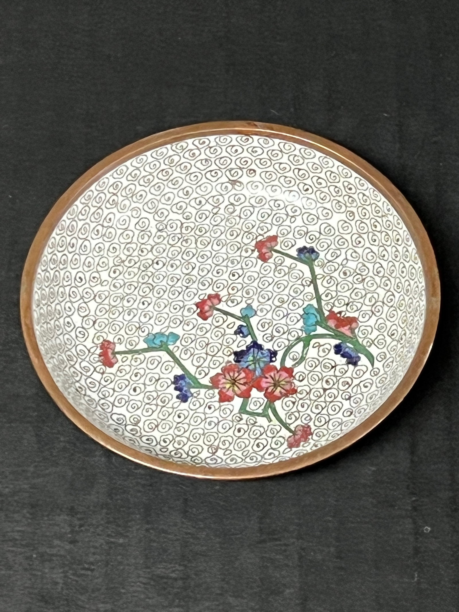 Vintage Chinese Art Cloisonne Enamel Saucer with Floral Design: Vintage Chinese Art Cloisonne Enamel Saucer with Floral Design. The dimension is 3.5 inches high x 3.5 inches wide. Please be aware that some of the items are vintage, secondhand, old ages, antiques a