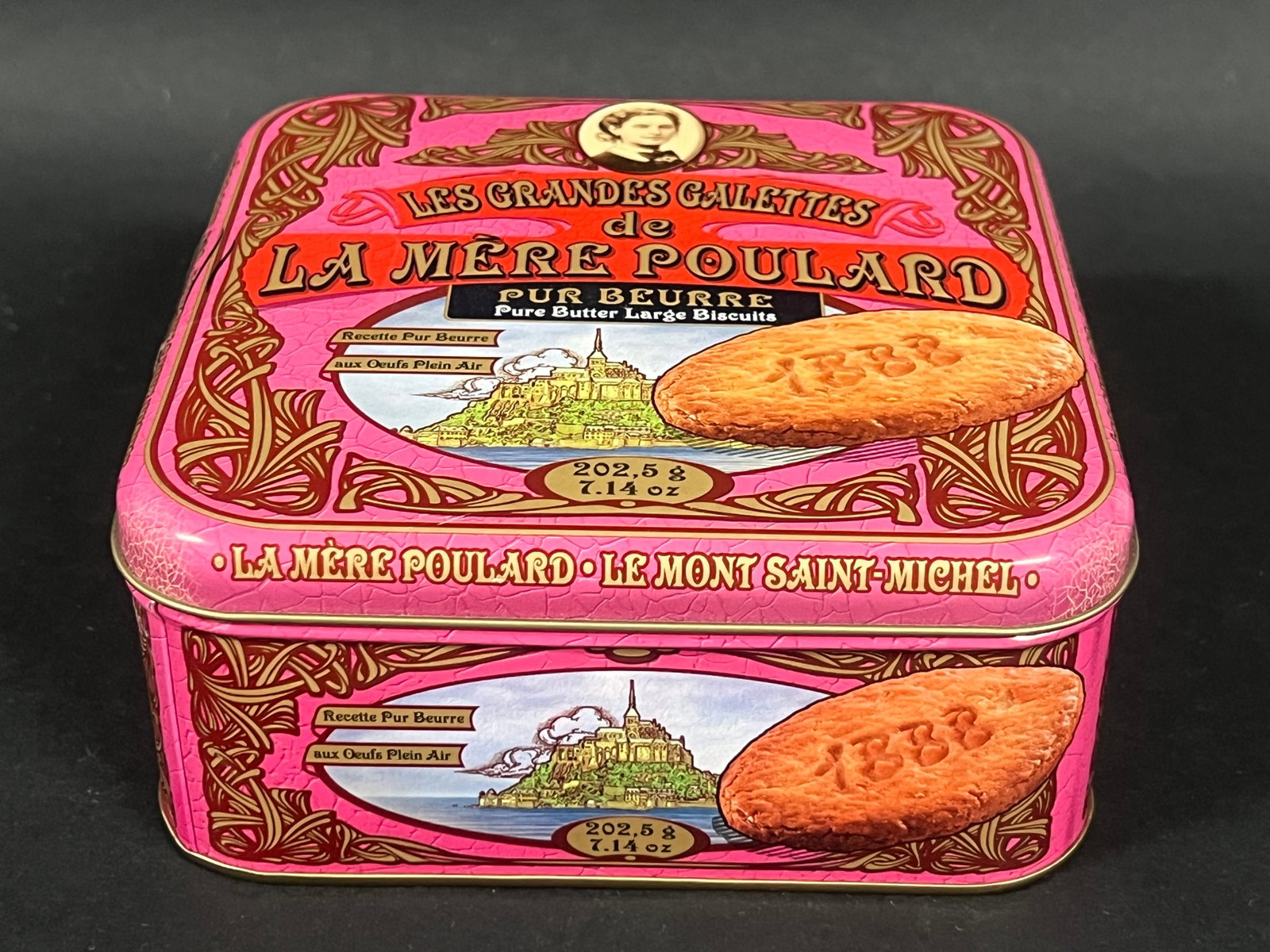 La Mere Poulard Les Grandes Galettes Biscuit Tin Empty Box: LA Mere Poulard Les Grandes Galettes Biscuit Tin Empty Box The dimension is 2.5 inches high x 6 inches wide. Please be aware that some of the items are vintage, secondhand, old ages, antiques and may