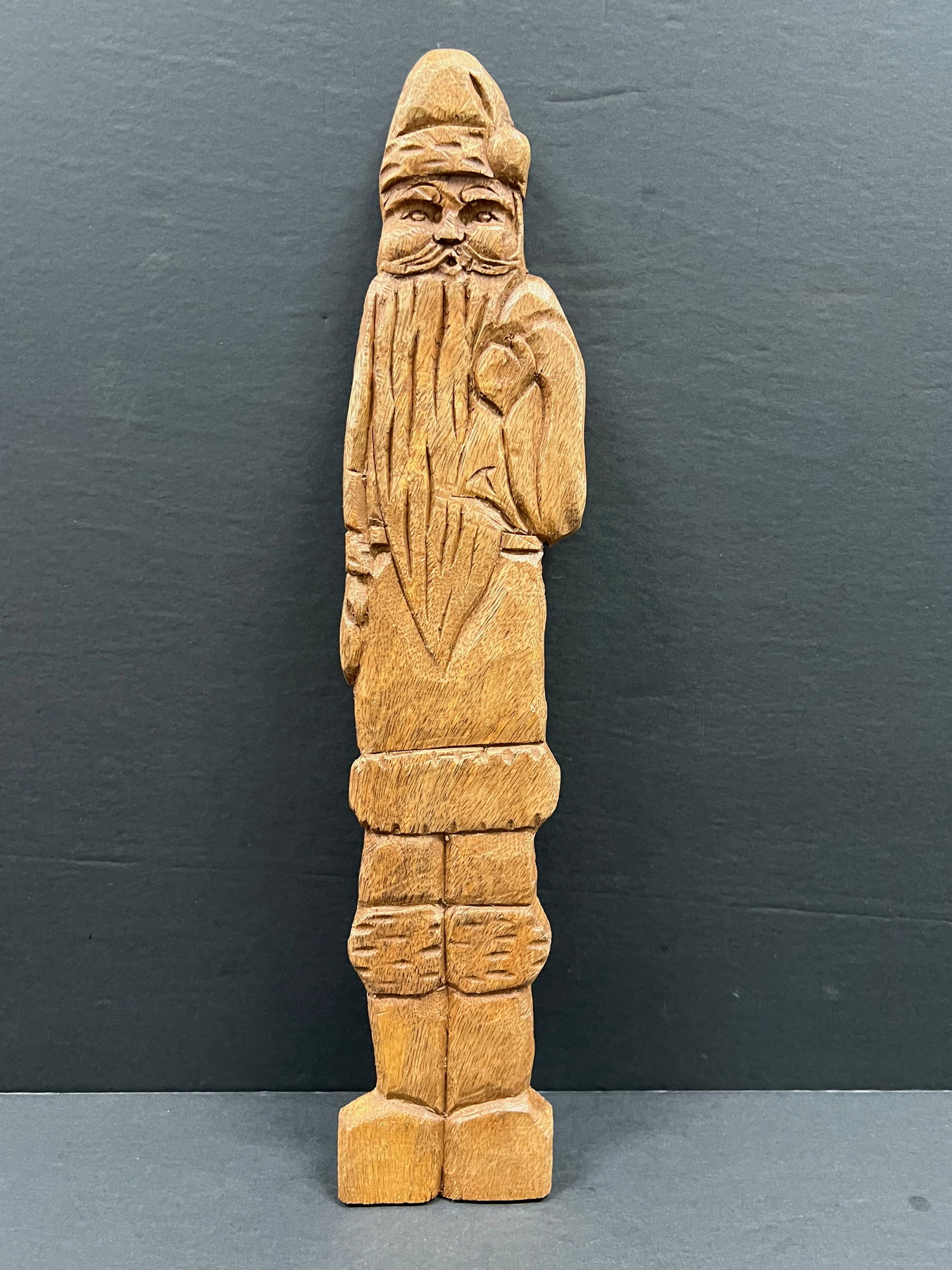 Vintage Carved Wood Santa Claus Wall Plaque Sculpture: Vintage Carved Wood Santa Claus Wall Plaque Sculpture. The dimension is 18 inches high x 4 inches wide. Please be aware that some of the items are vintage, secondhand, old ages, antiques and may have 
