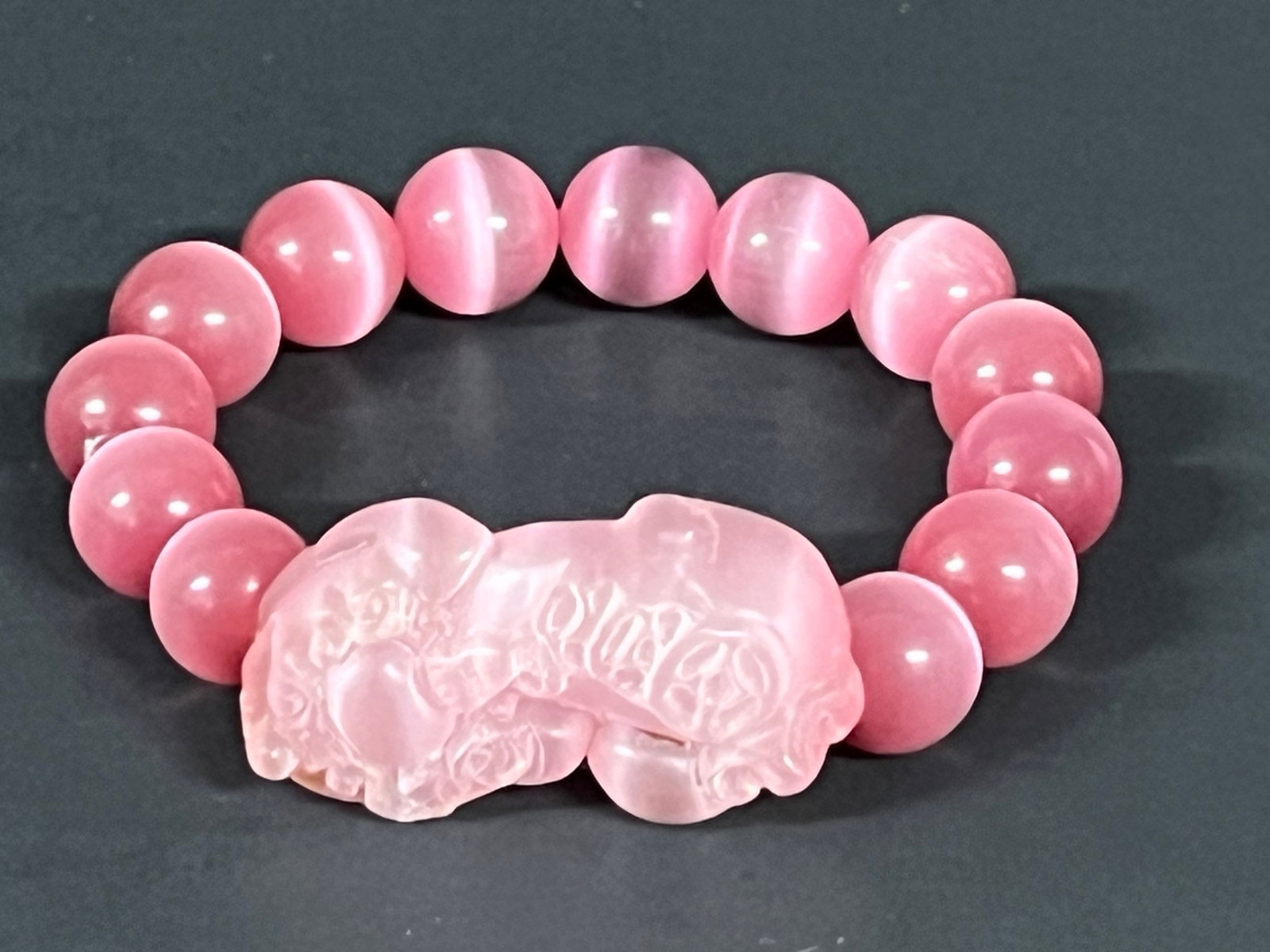 Vintage Carved Pink Beads Bracelet: Vintage Carved Pink Beads Bracelet. The dimension is 7 inches round. Please be aware that some of the items are vintage, secondhand, old ages, antiques and may have a defects or sign of ages, However 