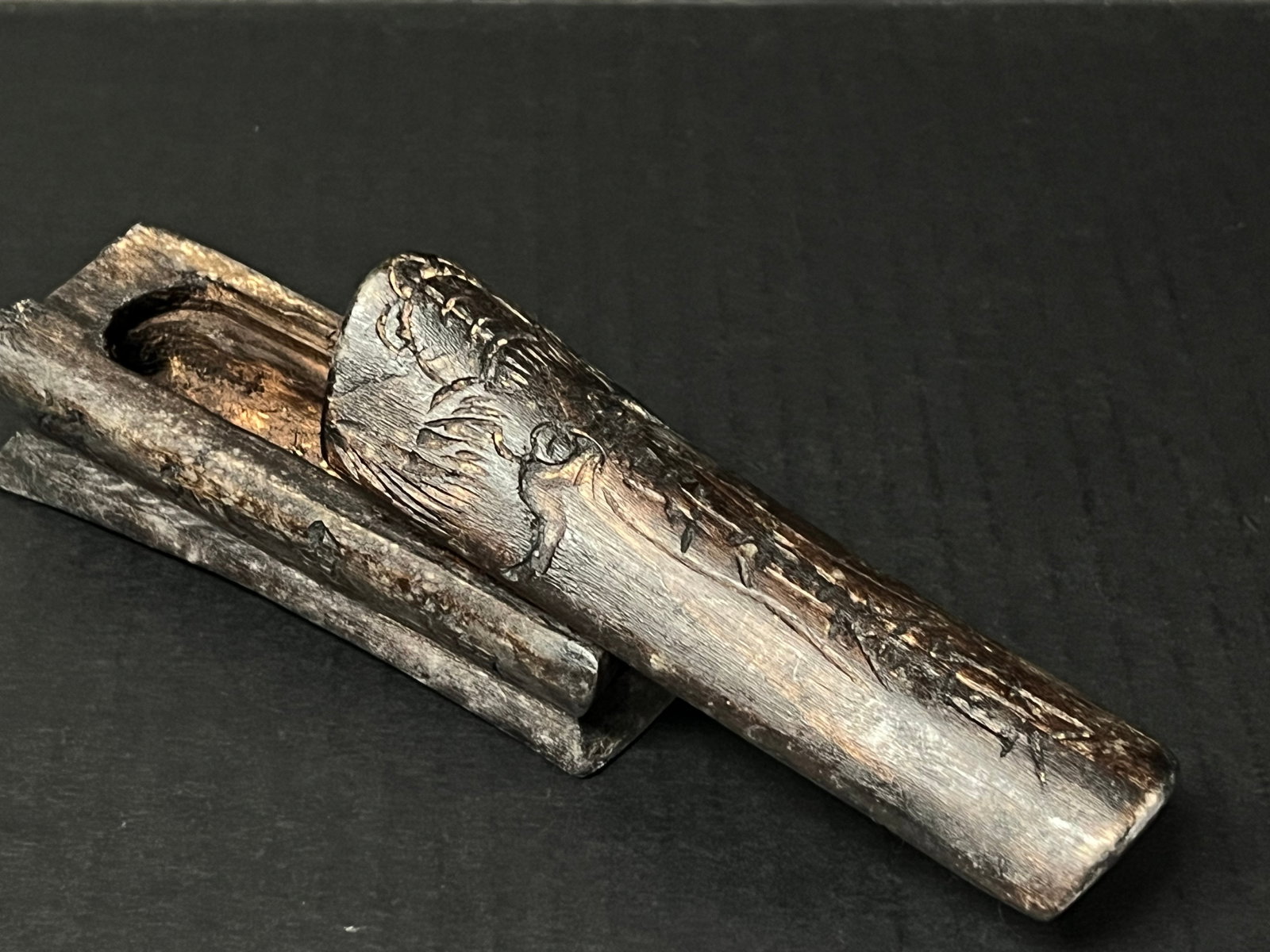 Carved Wood Artist Box: Vintage Chinese Art Carved Wood Artist Box Sculpture. The dimension is 2.5 inches high x 5.25 inches wide. Please be aware that some of the items are vintage, secondhand, old ages, antiques and may ha