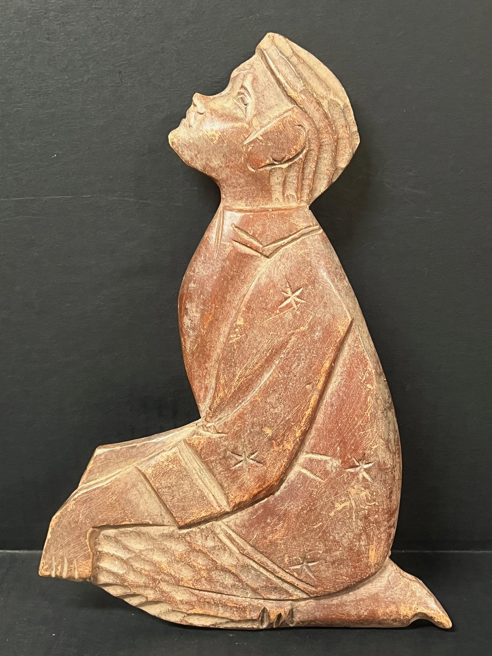 Carved Wood Praying Boy Sculpture: Vintage Folk Art Carved Wood Praying Boy Sculpture. The dimension is 12 inches high x 8.25 inches wide. Please be aware that some of the items are vintage, secondhand, old ages, antiques and may have 