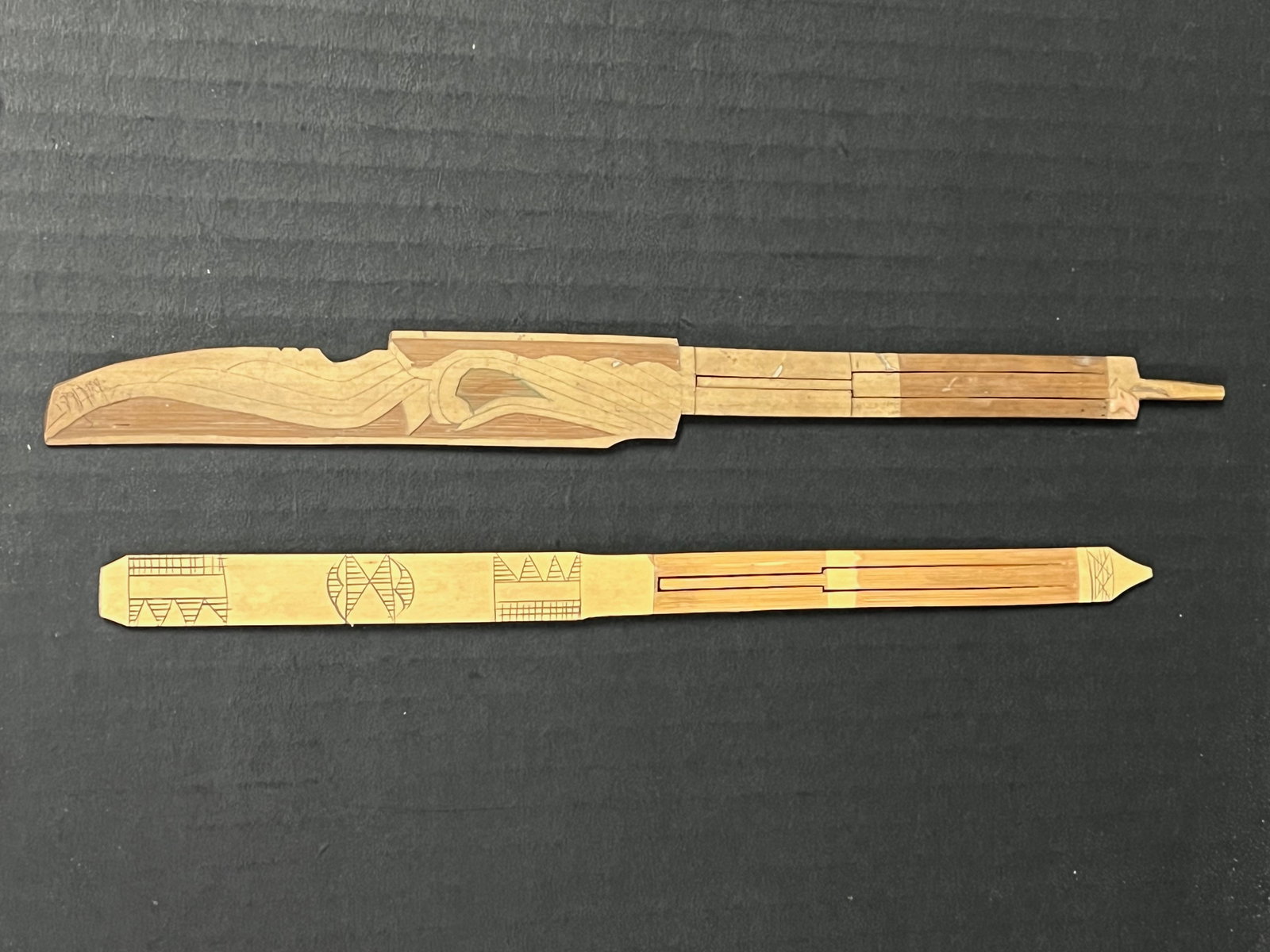 Vintage Carved Bamboo Mouth Harp: Vintage Carved Bamboo Mouth Harp. The dimension is 11 inches high x 1 inches wide. Please be aware that some of the items are vintage, secondhand, old ages, antiques and may have a defects or sign of 