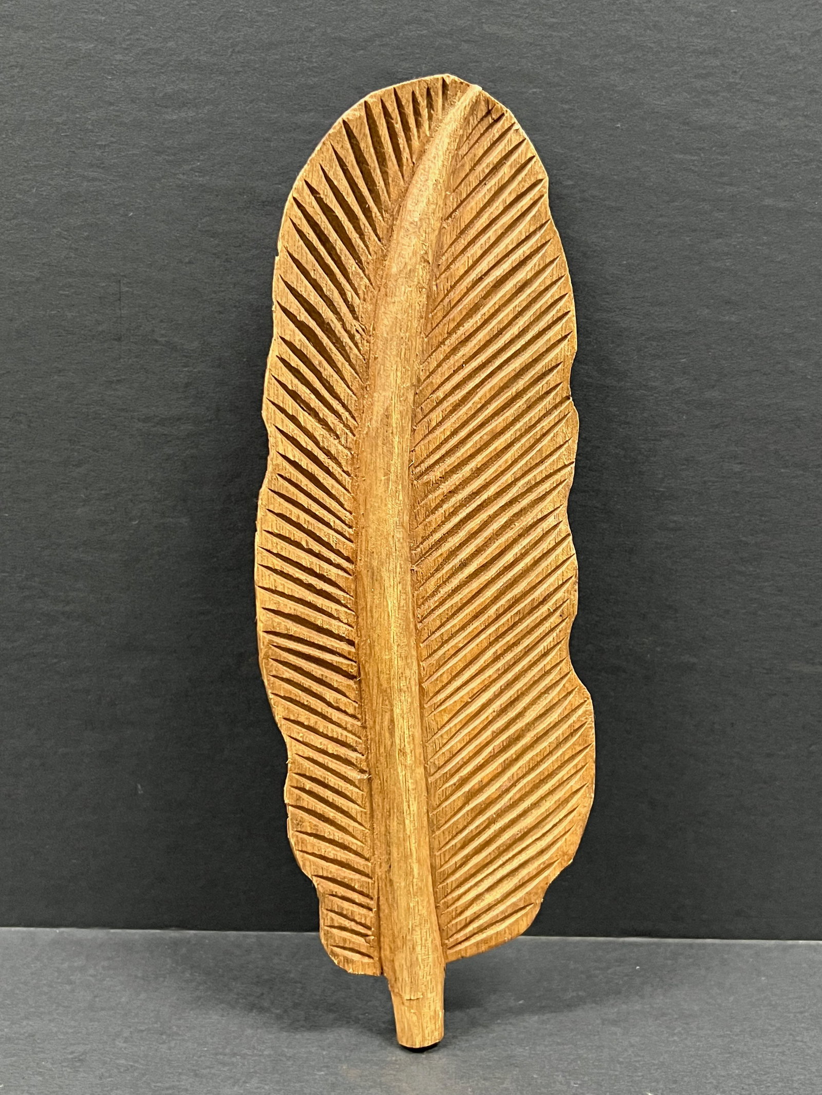 Carved Wood Leaf Sculpture: Folk Art Carved Wood Leaf Sculpture. The dimension is 9 inches high x 3 inches wide. Please be aware that some of the items are vintage, secondhand, old ages, antiques and may have a defects or sign