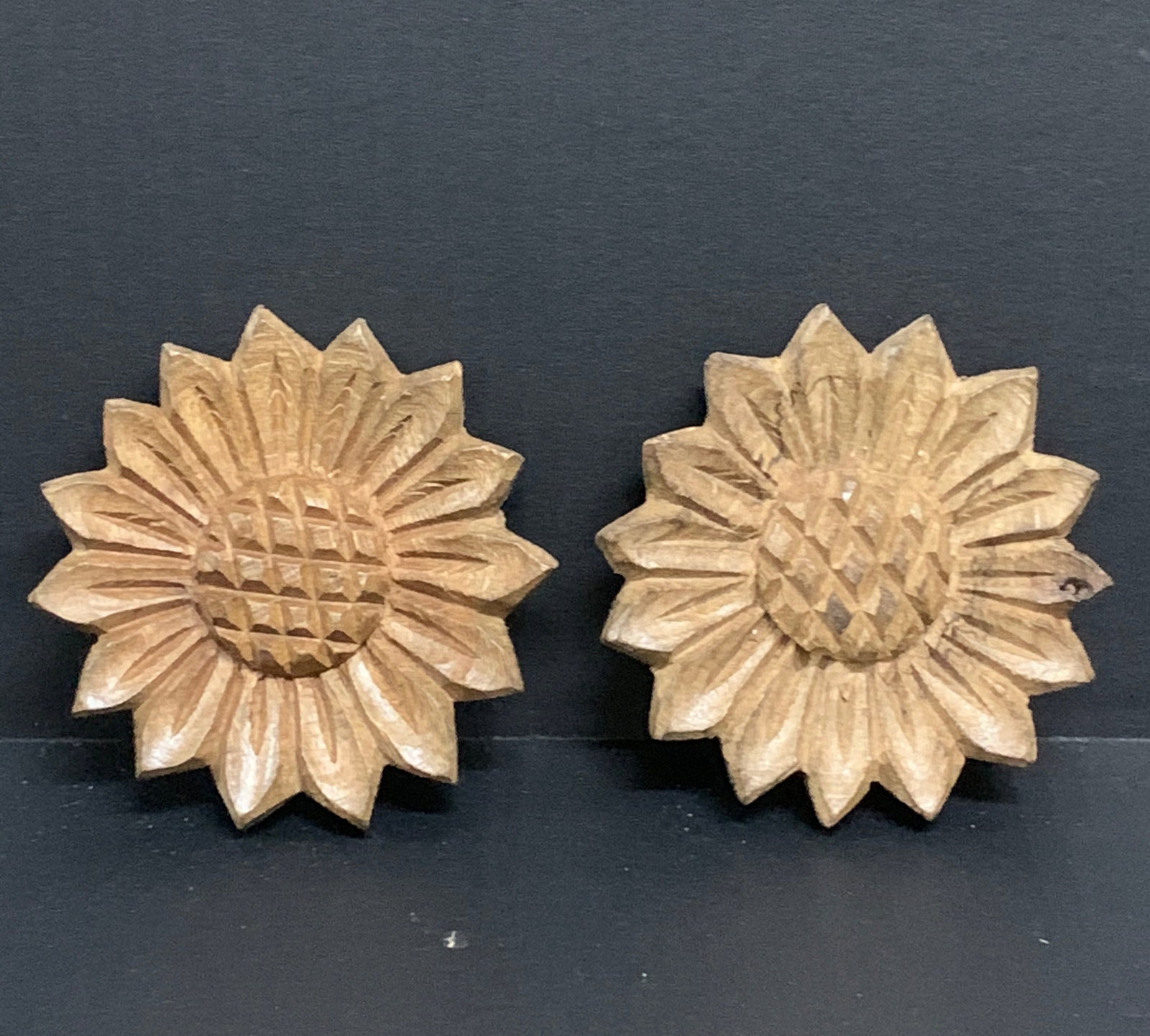 Carved Wood Sun Flower Sculpture: Folk Art Carved Wood Sun Flower Sculpture. The dimension is 4.5 inches high x 4.5 inches wide. Please be aware that some of the items are vintage, secondhand, old ages, antiques and may have a