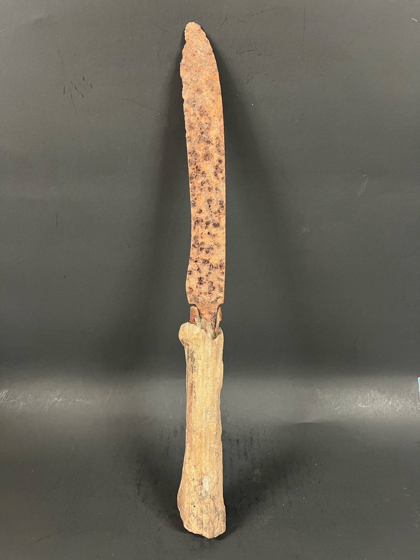 Vintage Farm Tools Knife: Vintage Farm Tools Knife. The dimension is 19 inches high x 1.5 inches wide. Please be aware that some of the items are vintage, secondhand, old ages, antiques and may have a defects or sign of ages, 