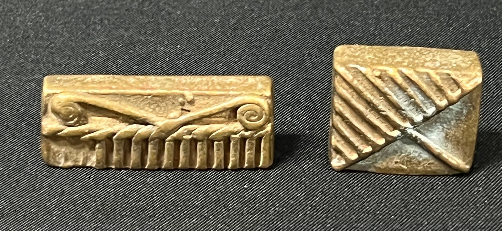 Ashanti Bronze Goldweight 2 Pieces: African Tribal Ashanti Bronze Goldweight 2 Pieces. The dimension is 1.5 inches high x 1.5 inches wide. Please be aware that some of the items are vintage, secondhand, old ages, antiques and may have