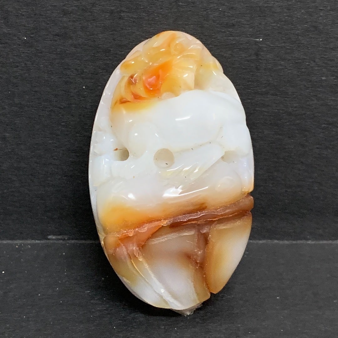 Carved Agate Stone Dragon Sculpture: Chinese Art Carved Agate Stone Dragon Sculpture. The dimension is 1.5 inches high x 3.25 inches wide. Please be aware that some of the items are vintage, secondhand, old ages, antiques and may have a 