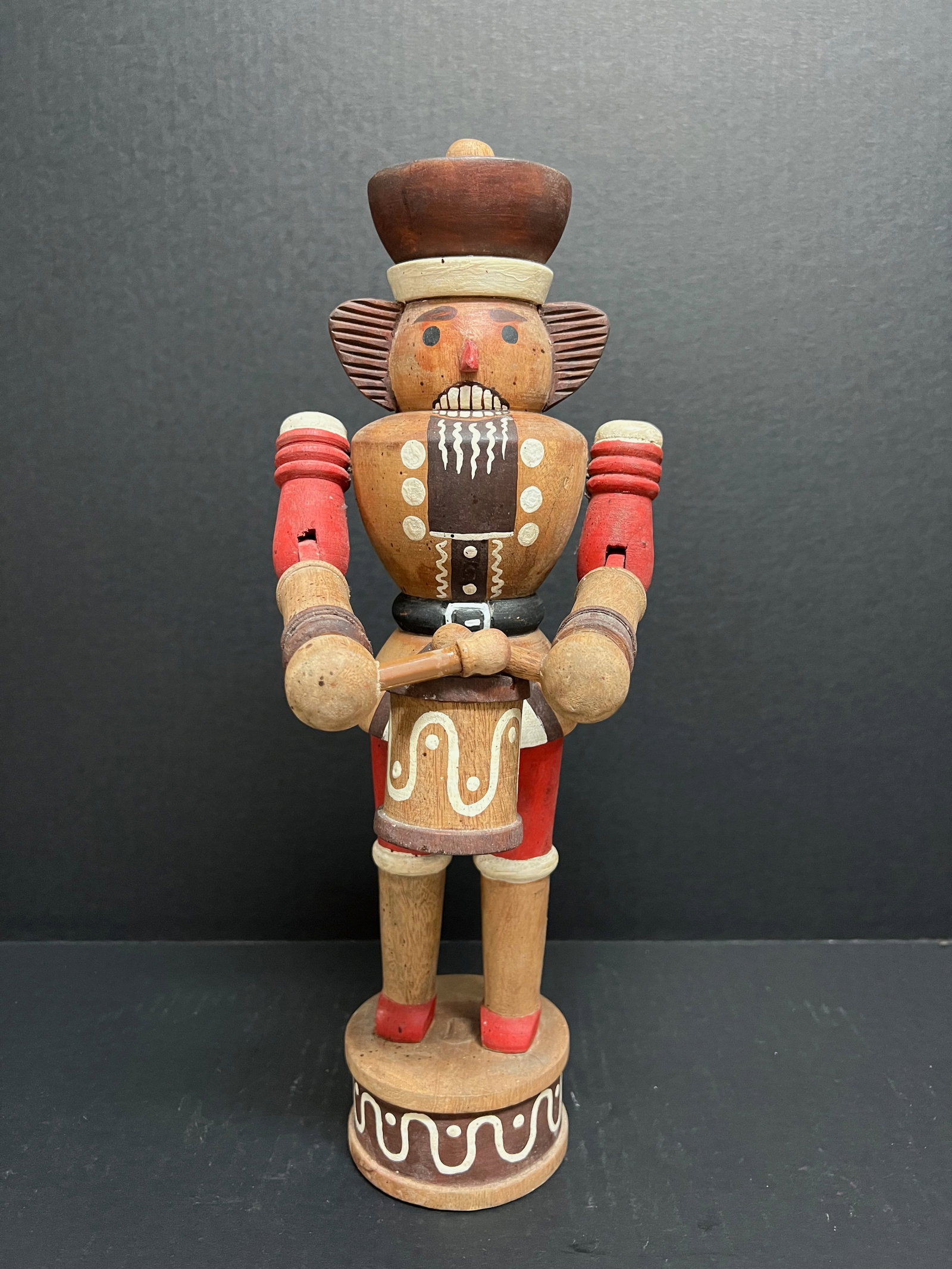 Vintage Hand Carved Wooden Nutcracker Toy Soldier Sculpture: Vintage Hand Carved Wooden Nutcracker Toy Soldier Sculpture. The dimension is 15.75 inches high x 6 inches wide. Please be aware that some of the items are vintage, secondhand, old ages, antiques and 