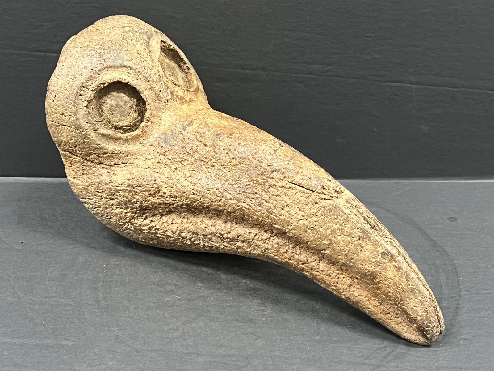 Vintage Hand Carved Wooden Bird Head Sculpture: Vintage Folk Art Hand Carved Wooden Bird Head Sculpture. The dimension is 7 inches high x 13.5 inches wide. Please be aware that some of the items are vintage, secondhand, old ages, antiques and may h