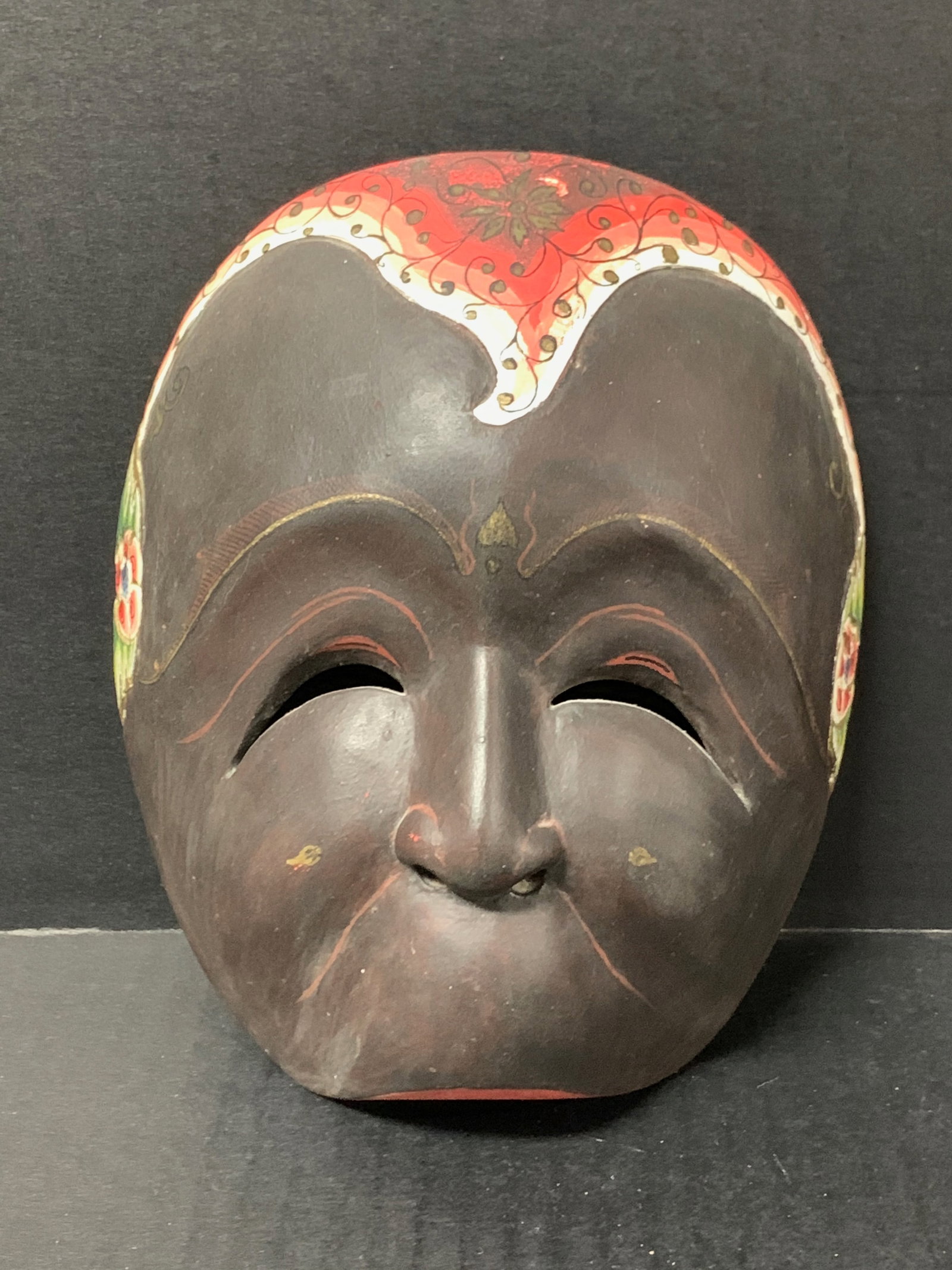 Vintage Indonesian Wooden Topeng Mask: Vintage Hand Carved Indonesian Wooden Topeng Mask. The dimension is 7 inches high x 6 inches wide x 9 inches depth. Please be aware that some of the items are vintage, secondhand, old ages, antiques a