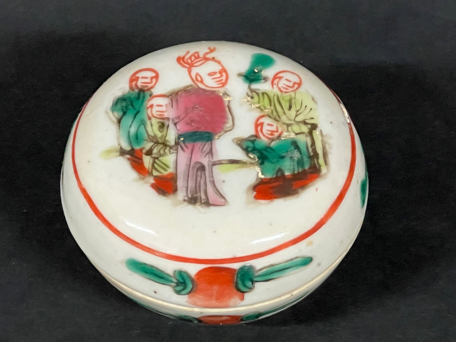 Porcelain Famille Rose Pill Box: Chinese Art Famille Rose Pill Box. The dimension is 2 inches high x 3 inches wide. Please be aware that some of the items are vintage, secondhand, old ages, antiques and may have a defects or sign of 
