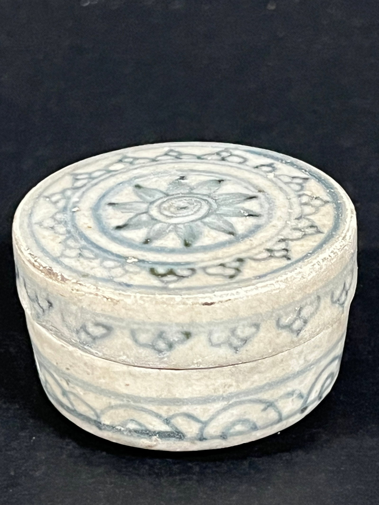 Porcelain Blue and White Pill Box: Chinese Art Porcelain Blue and White Pill Box The dimension is 2 inches high x 2 inches wide. Please be aware that some of the items are vintage, secondhand, old ages, antiques and may have a defects 