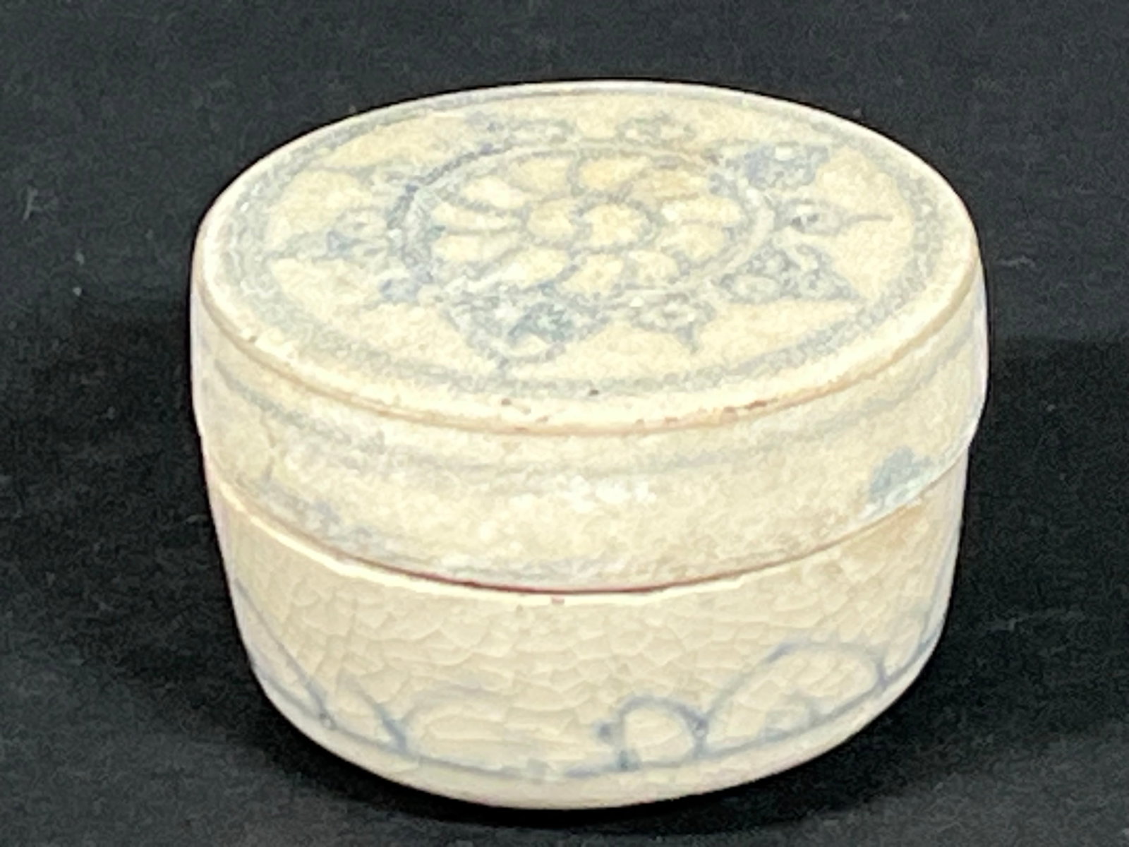 Porcelain Blue and White Pill Box (1 of 7)