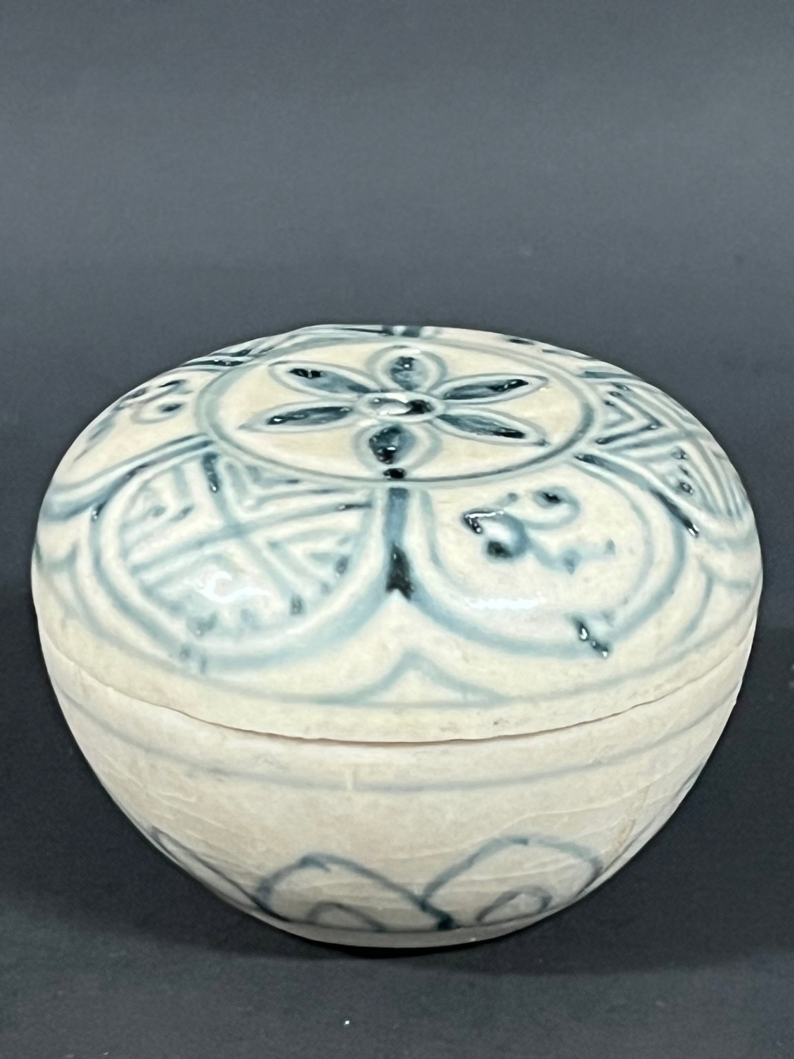 Porcelain Blue and White Pill Box: Chinese Art Porcelain Blue and White Pill Box.The dimension is 2 inches high x 3 inches wide. Please be aware that some of the items are vintage, secondhand, old ages, antiques and may have a defects