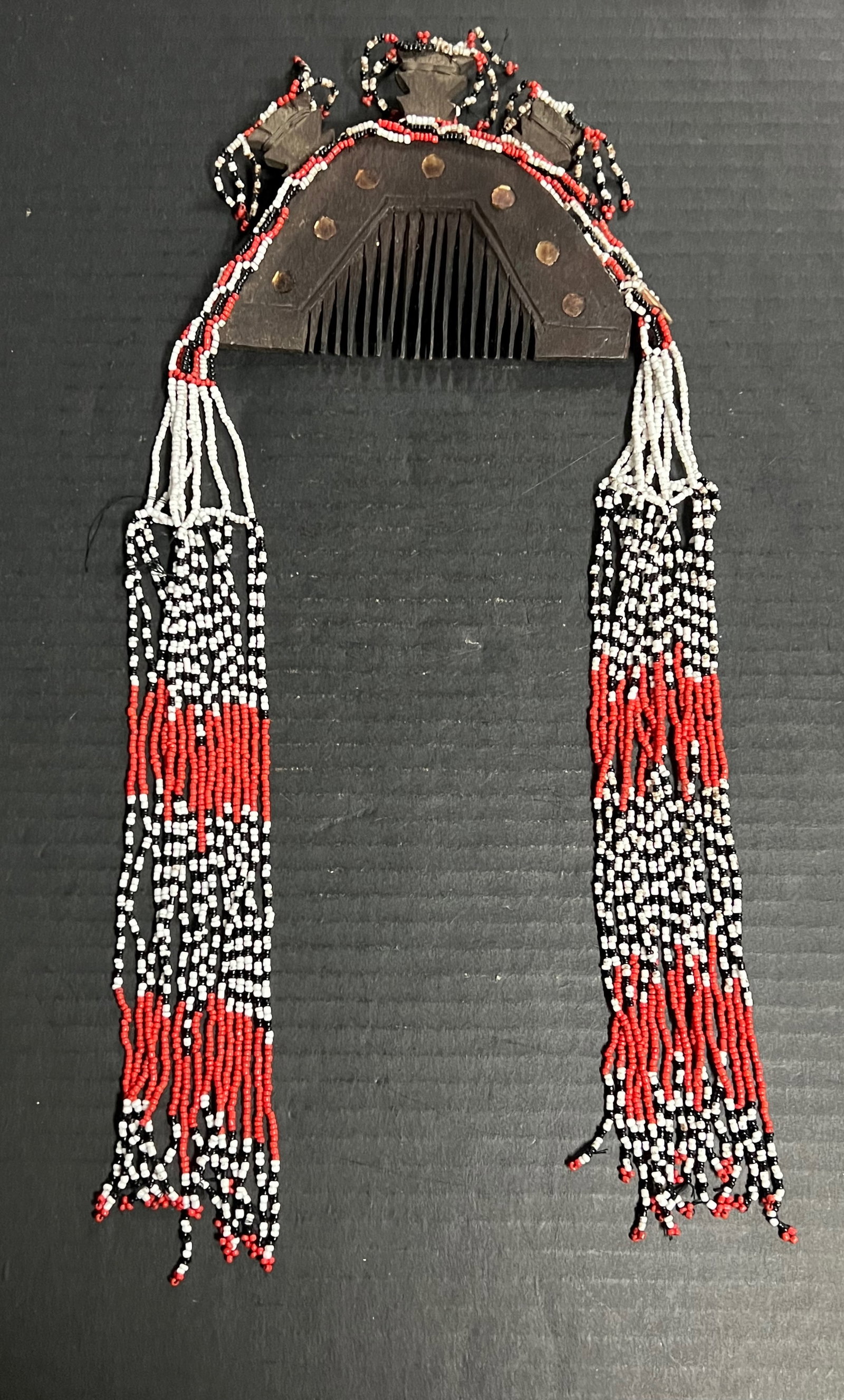 Philippine Tribal Art Carved Wood T'Boli Tribe Comb and Beads Headdress: Philippine Tribal Art Carved Wood T'boli Tribe Comb and Beads Headdress. The dimension is 15 inches high x 6 inches wide. Please be aware that some of the items are vintage, secondhand, old ages,