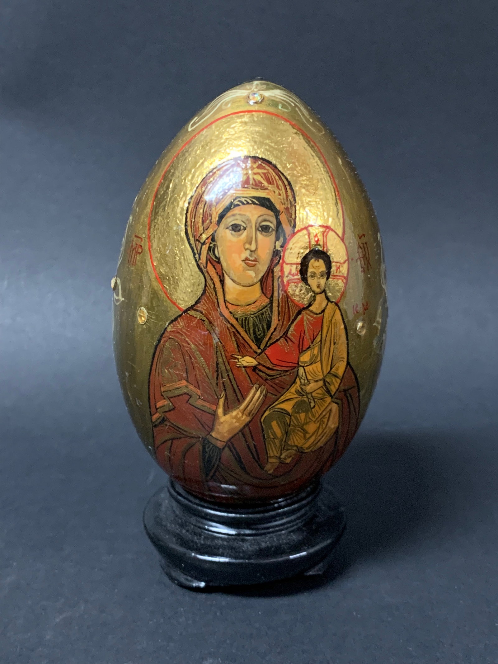 Vintage Hand Painted Russian Matryoshka Easter Egg: Vintage Hand Painted Russian Matryoshka Easter Egg. The dimension is 4.5 inches high x 3.5 inches wide. Please be aware that some of the items are vintage, secondhand, old ages, antiques and may have 