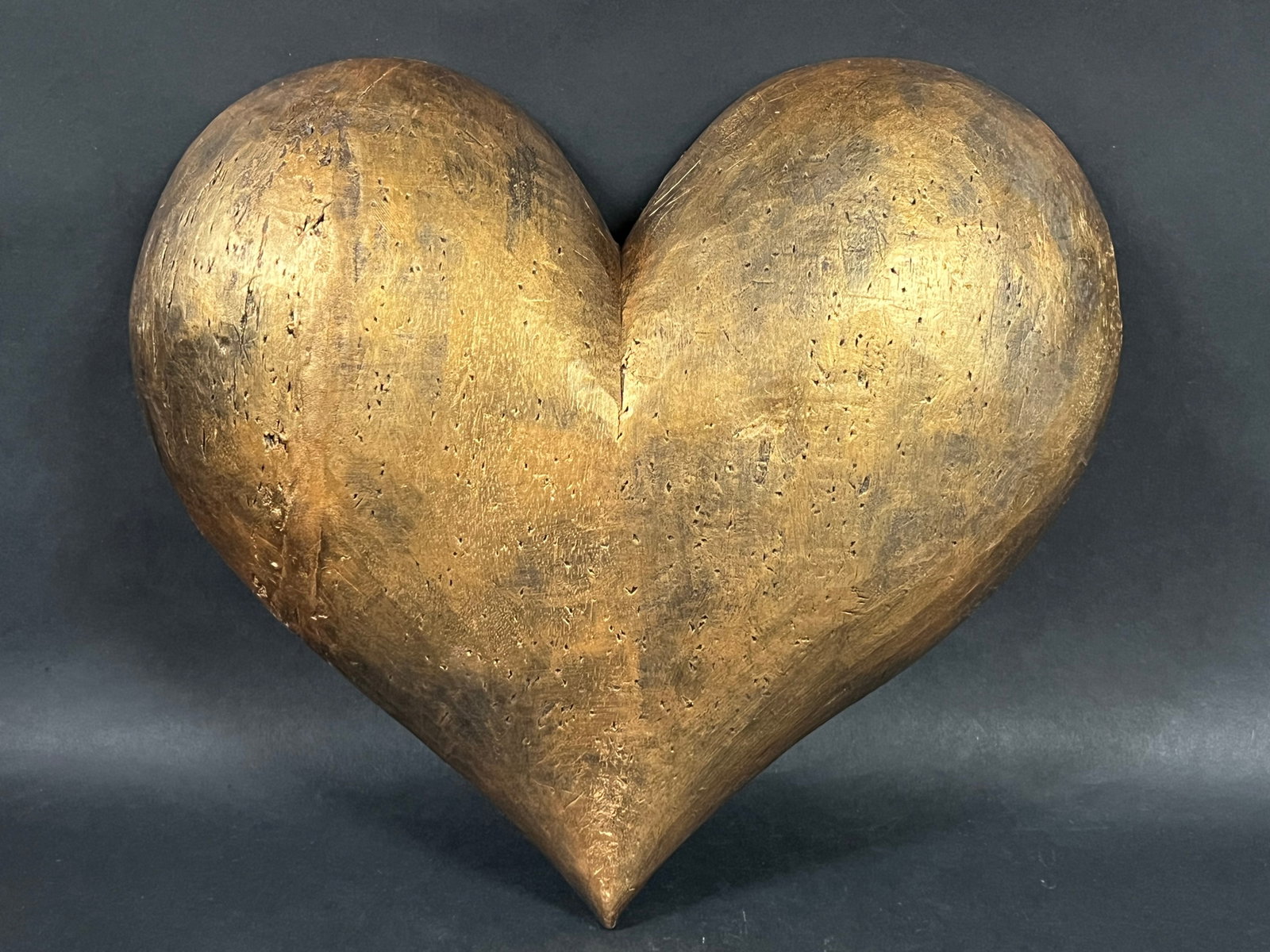 Folk Art Hand Carved Wooden Heart Decor Sculpture: Vintage Folk Art Hand Carved Wooden Heart Decor Sculpture. The dimension is 11.5 inches high x 13 inches wide. Please be aware that some of the items are vintage, secondhand, old ages, antiques and