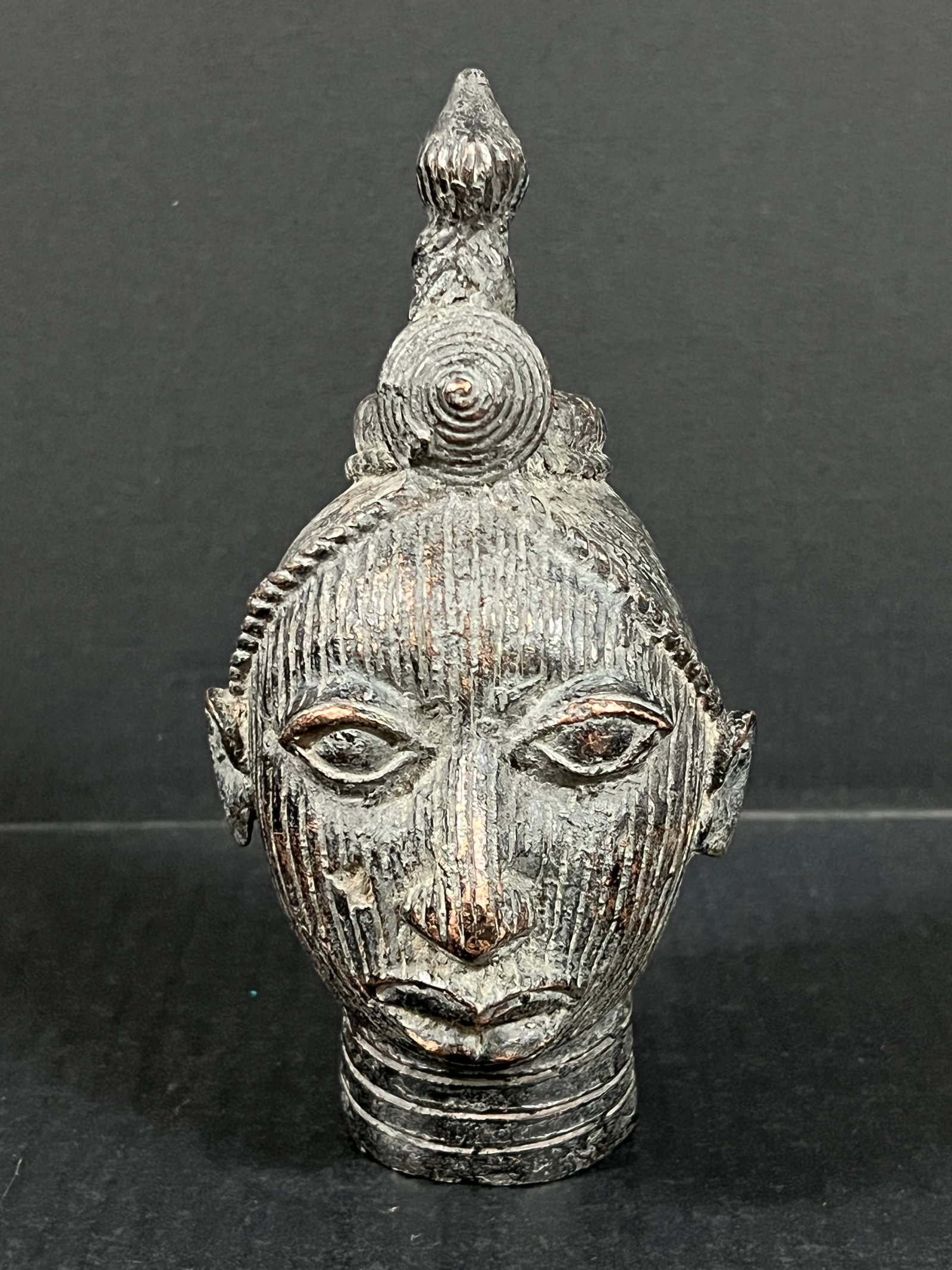 Benin Bronze Head: African Tribal Art Benin Bronze Head. The dimension is 7.5 inches high x 4.25 inches wide. Please be aware that some of the items are vintage, secondhand, old ages, antiques and may have a defects or 