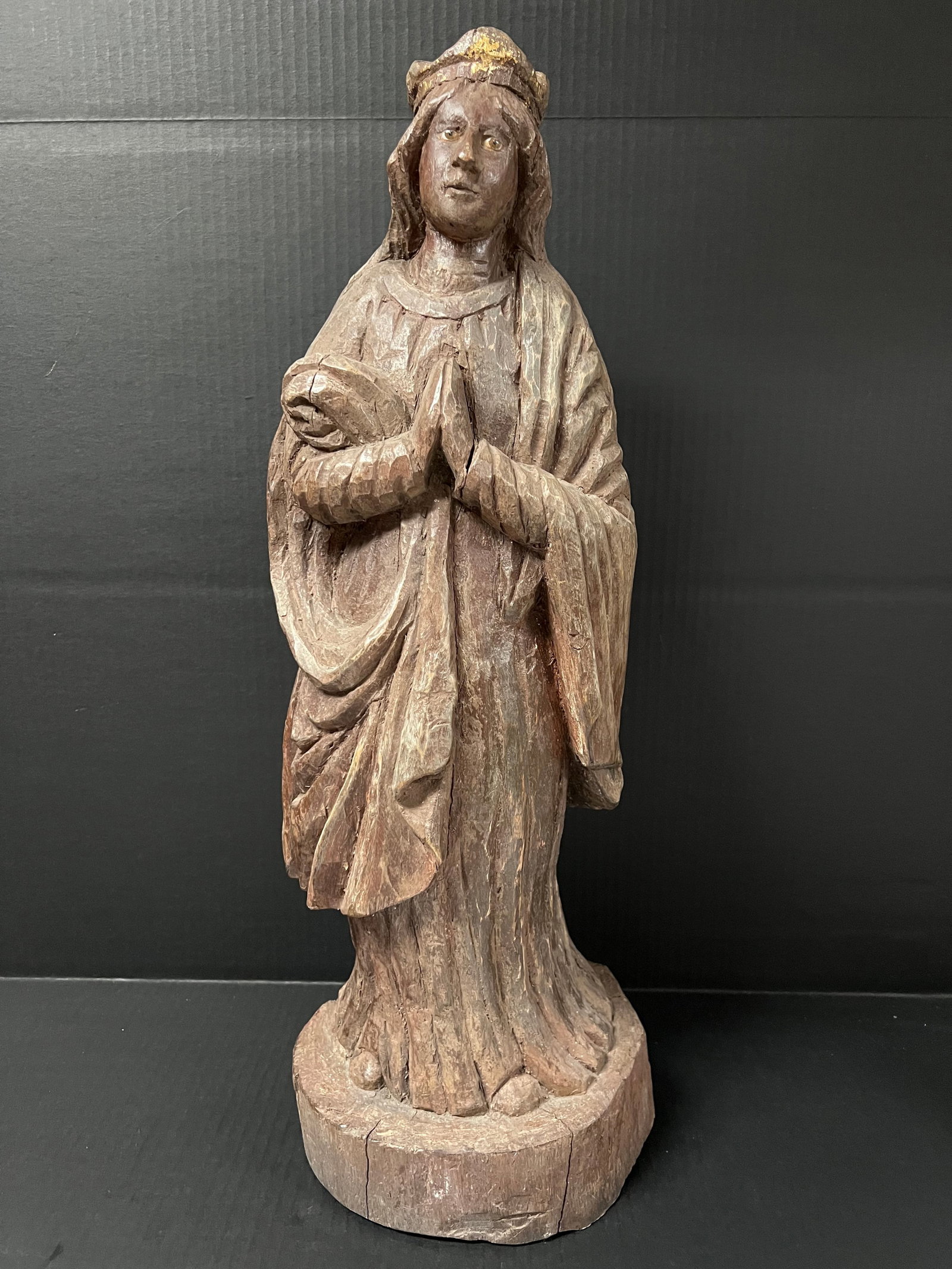 Carved Wood Saint Therese Sculpture: Religious Art Carved Wood Saint Therese Sculpture. The dimension is 23.5 inches high x 8.5 inches wide. Please be aware that some of the items are vintage, secondhand, old ages, antiques and may have 